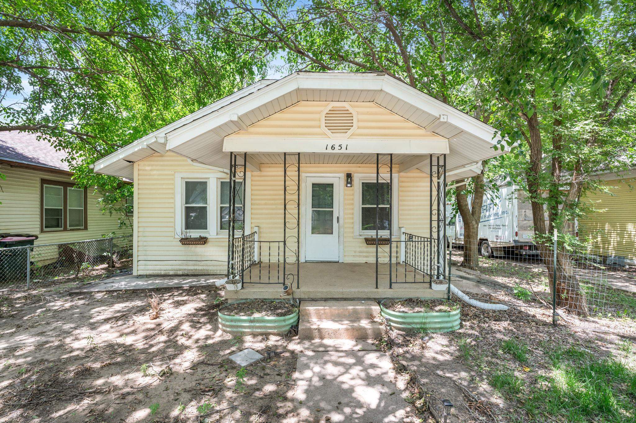 1651 S Lulu Ave Property Photo 1