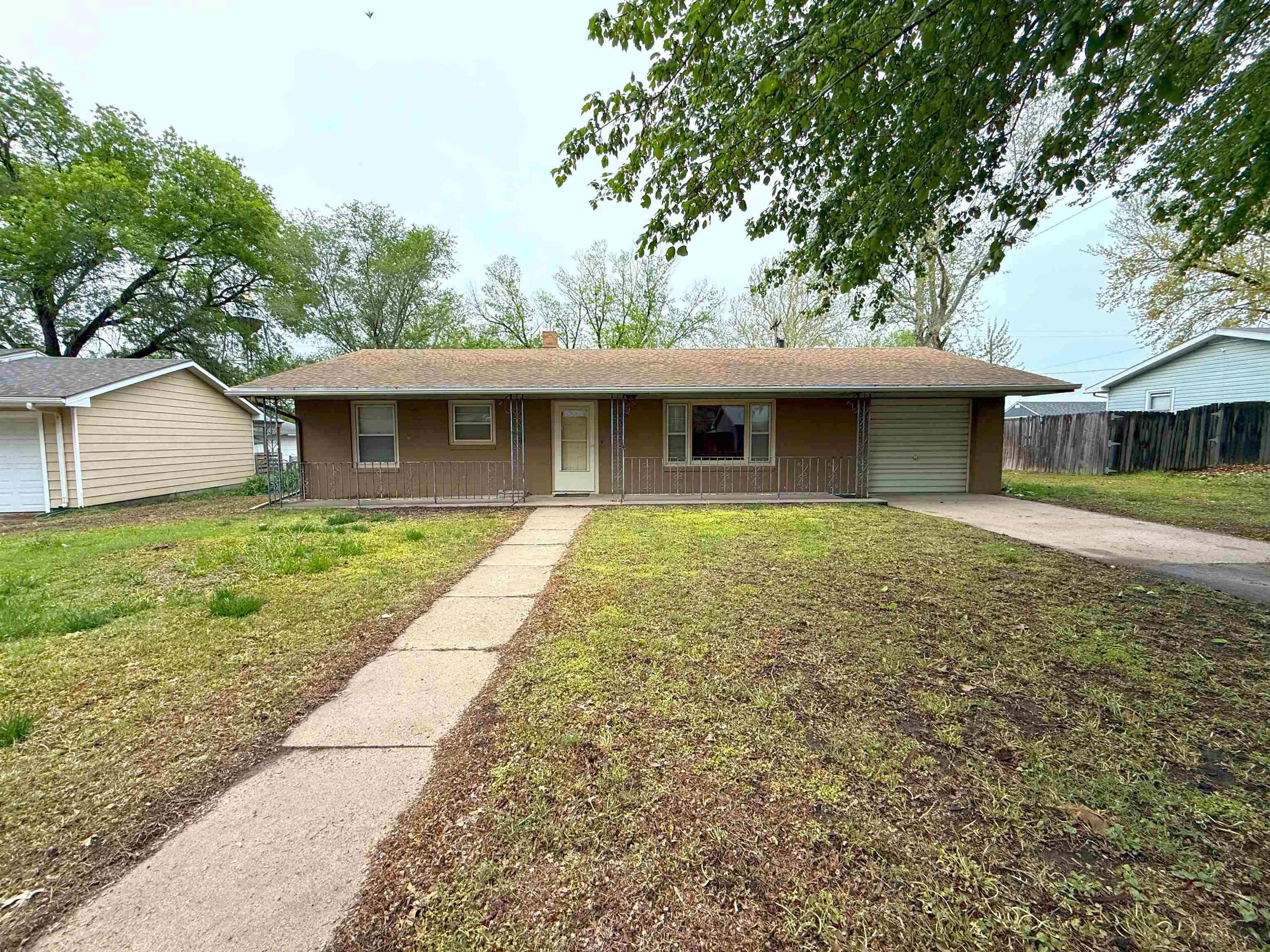 505 N Stark St Property Photo 1
