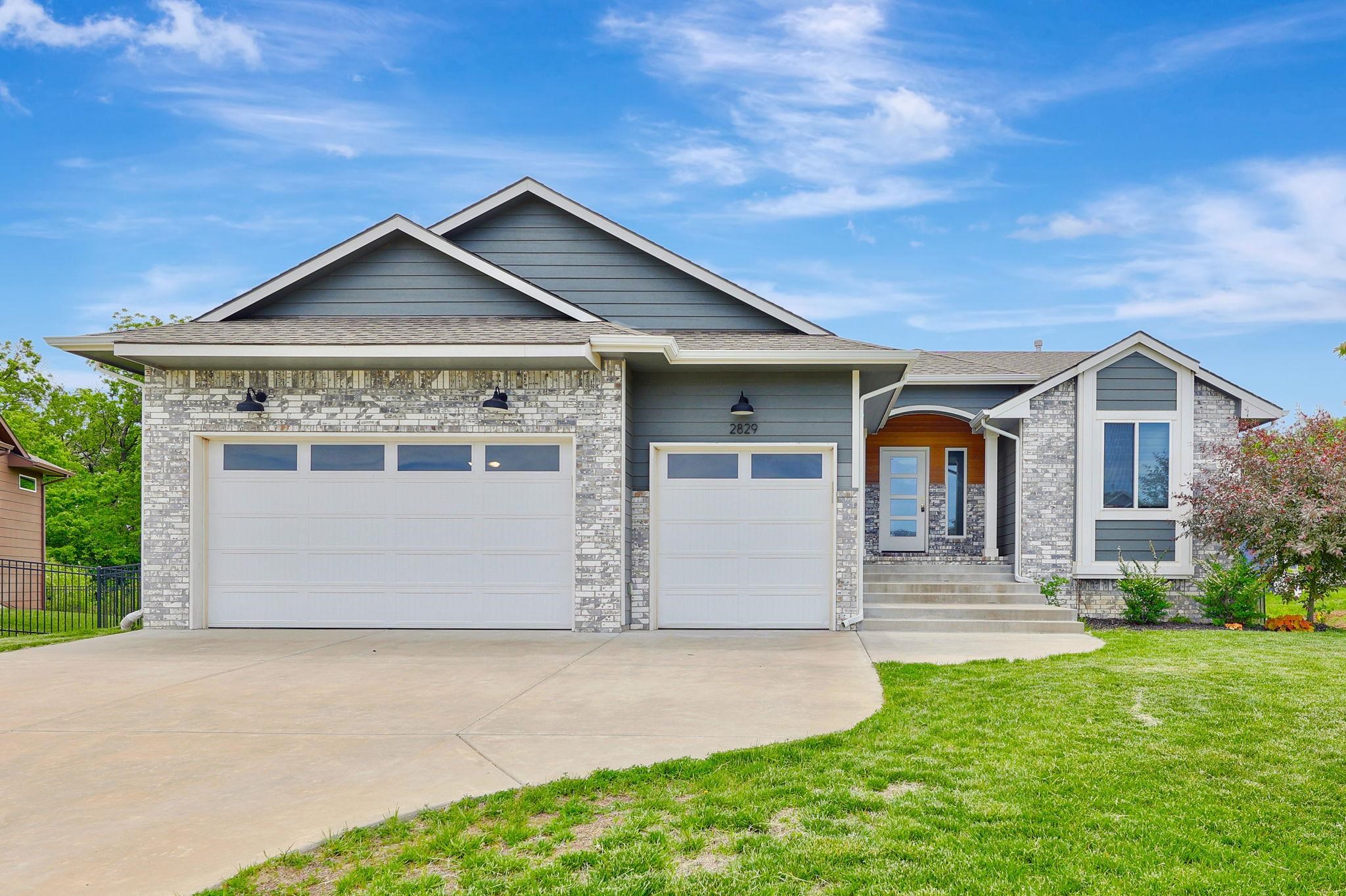 2829 E Mantane Circle Property Photo 1