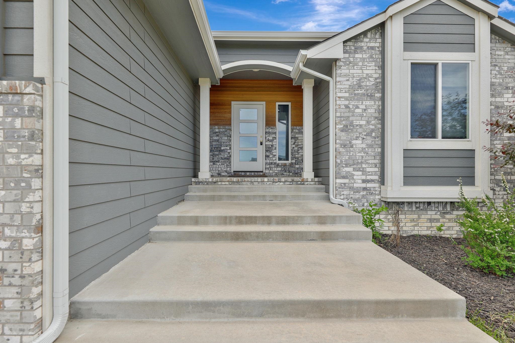 2829 E Mantane Circle Property Photo 2