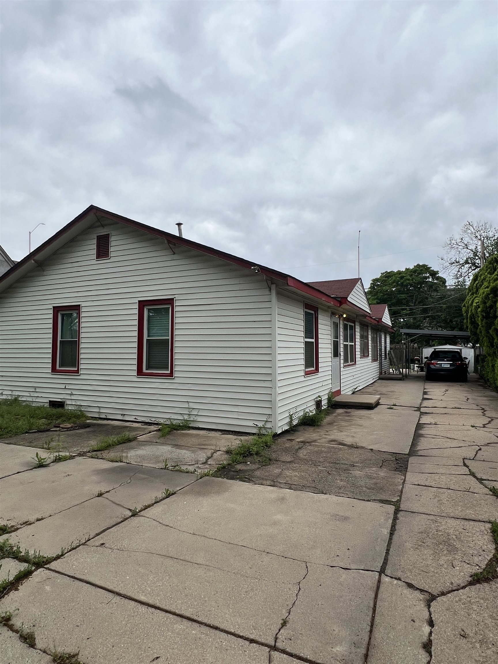 426 N Kansas Ave Property Photo