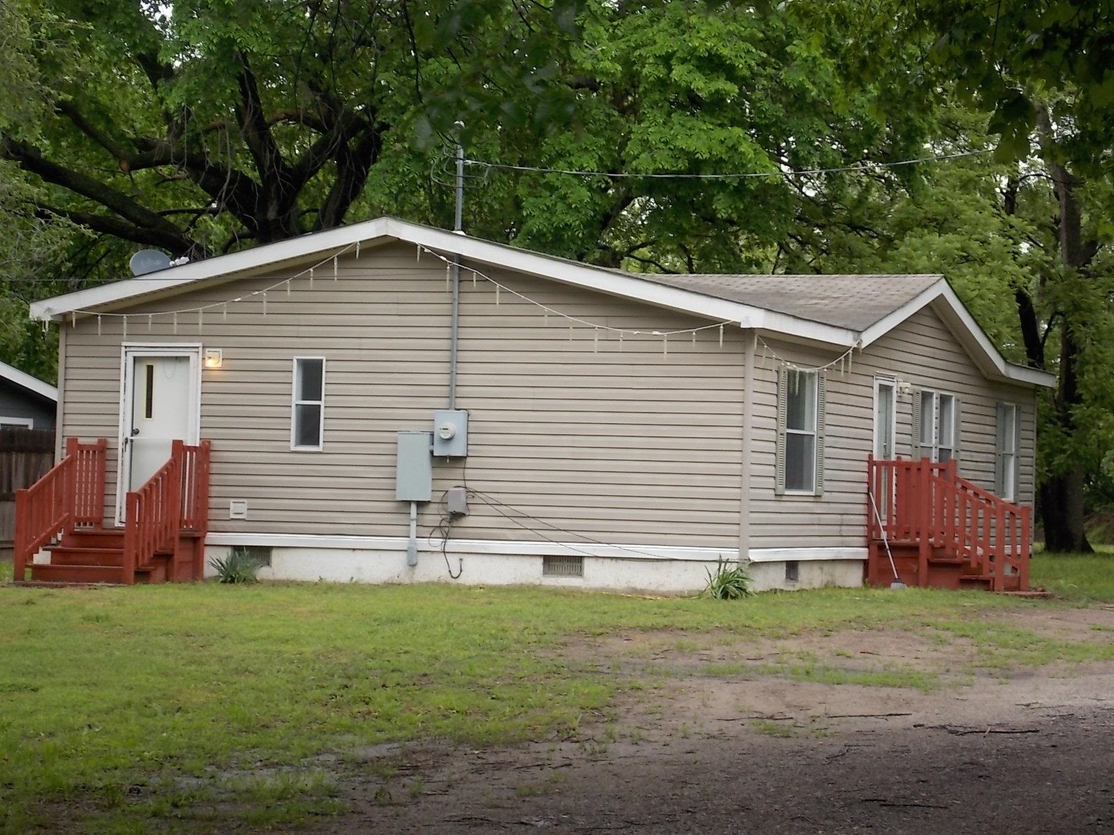 1006 N Custer Ave Property Photo 1