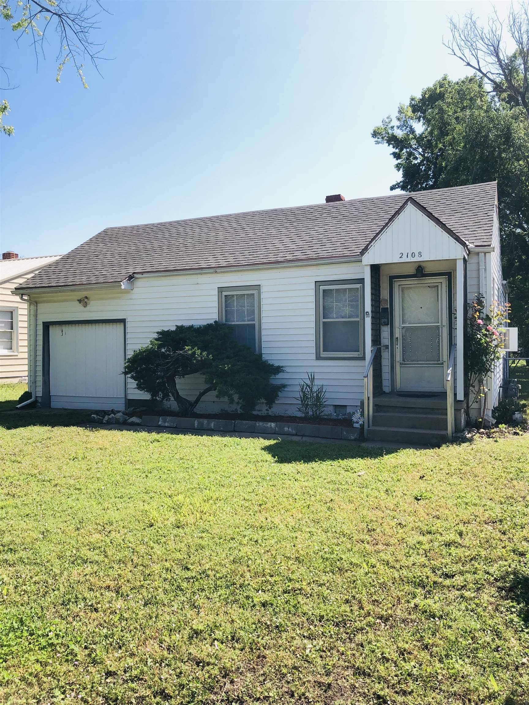 2108 S Washington Ave Property Photo 1