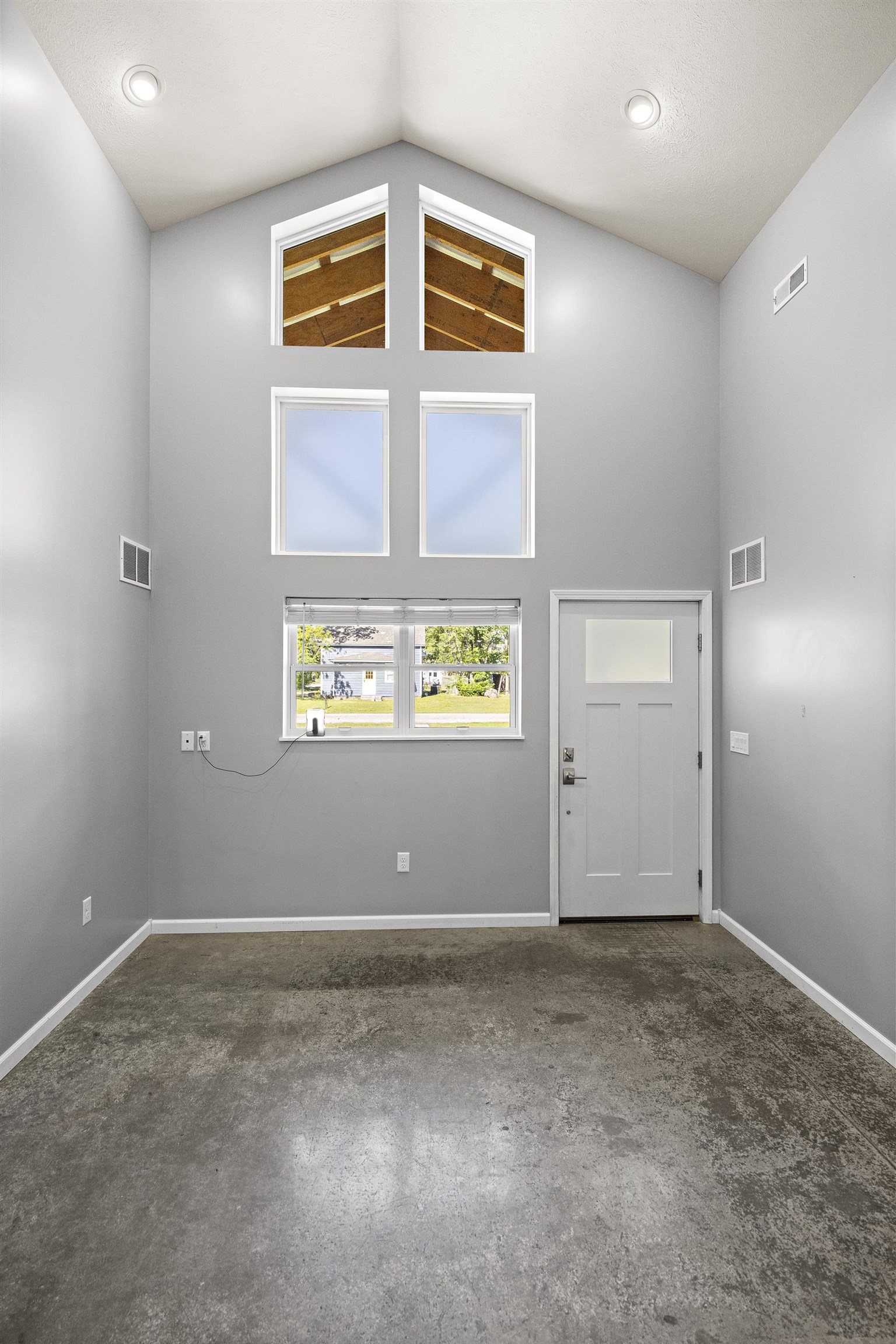304 E Market St Property Photo 10