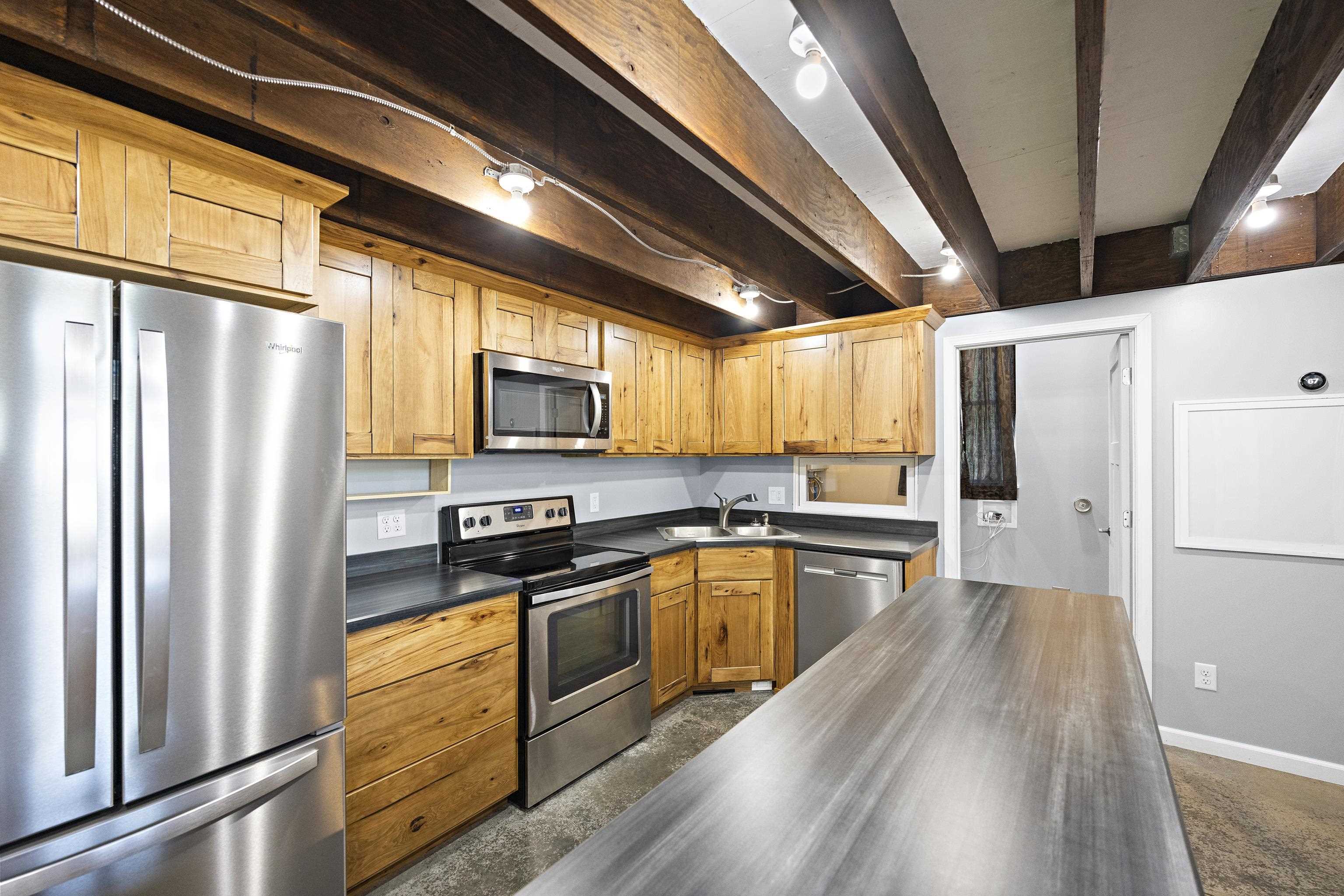 304 E Market St Property Photo 15