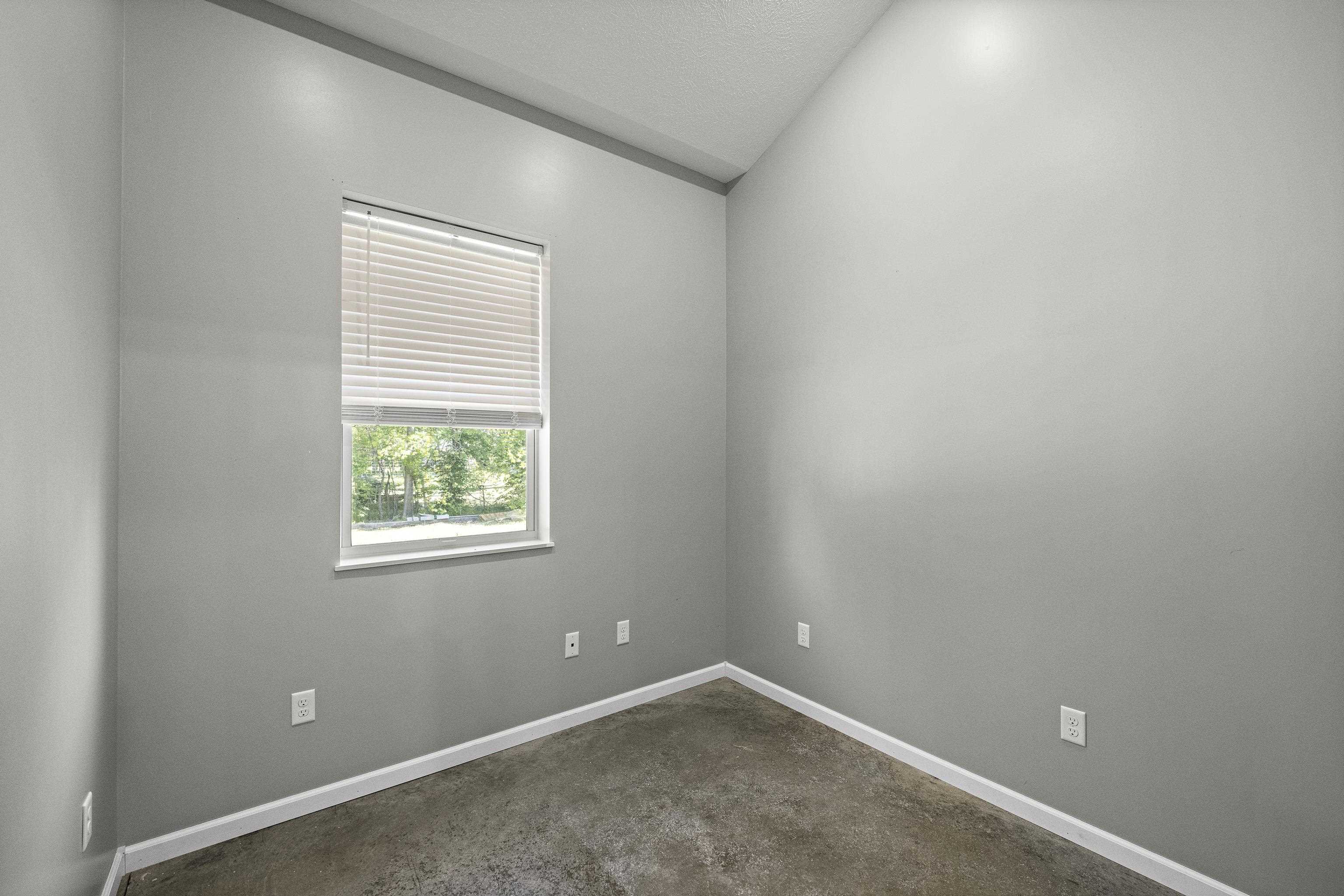 304 E Market St Property Photo 23