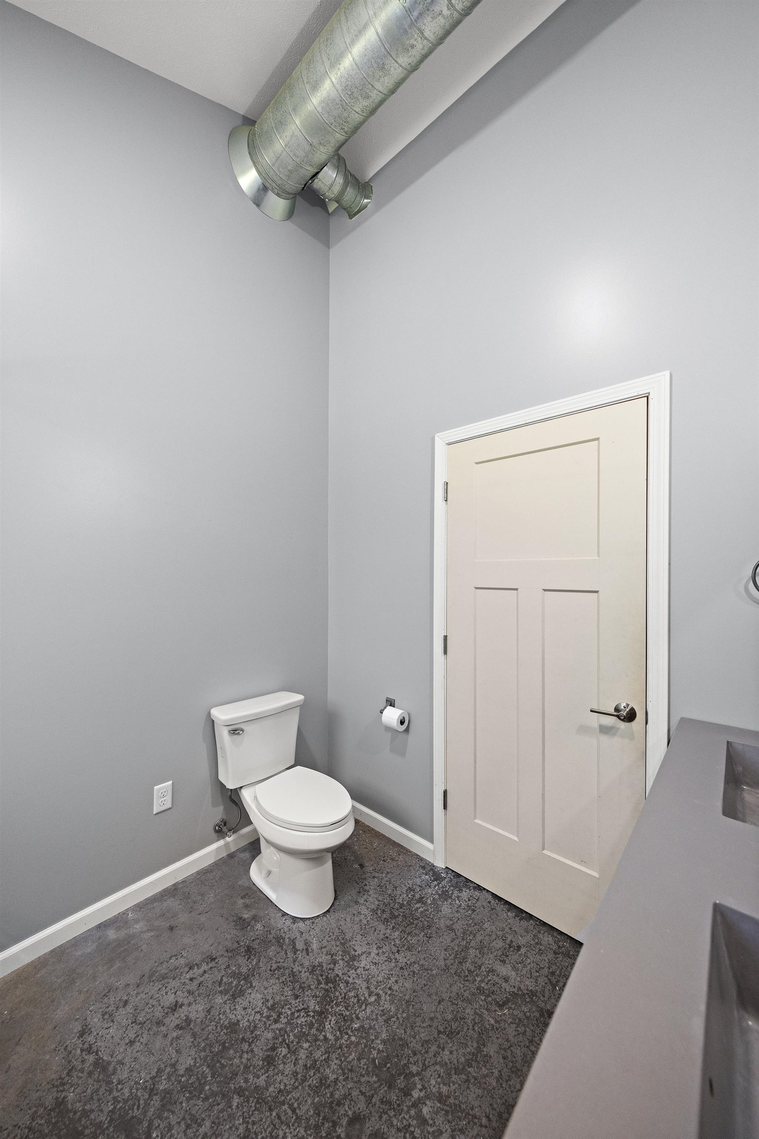 304 E Market St Property Photo 28