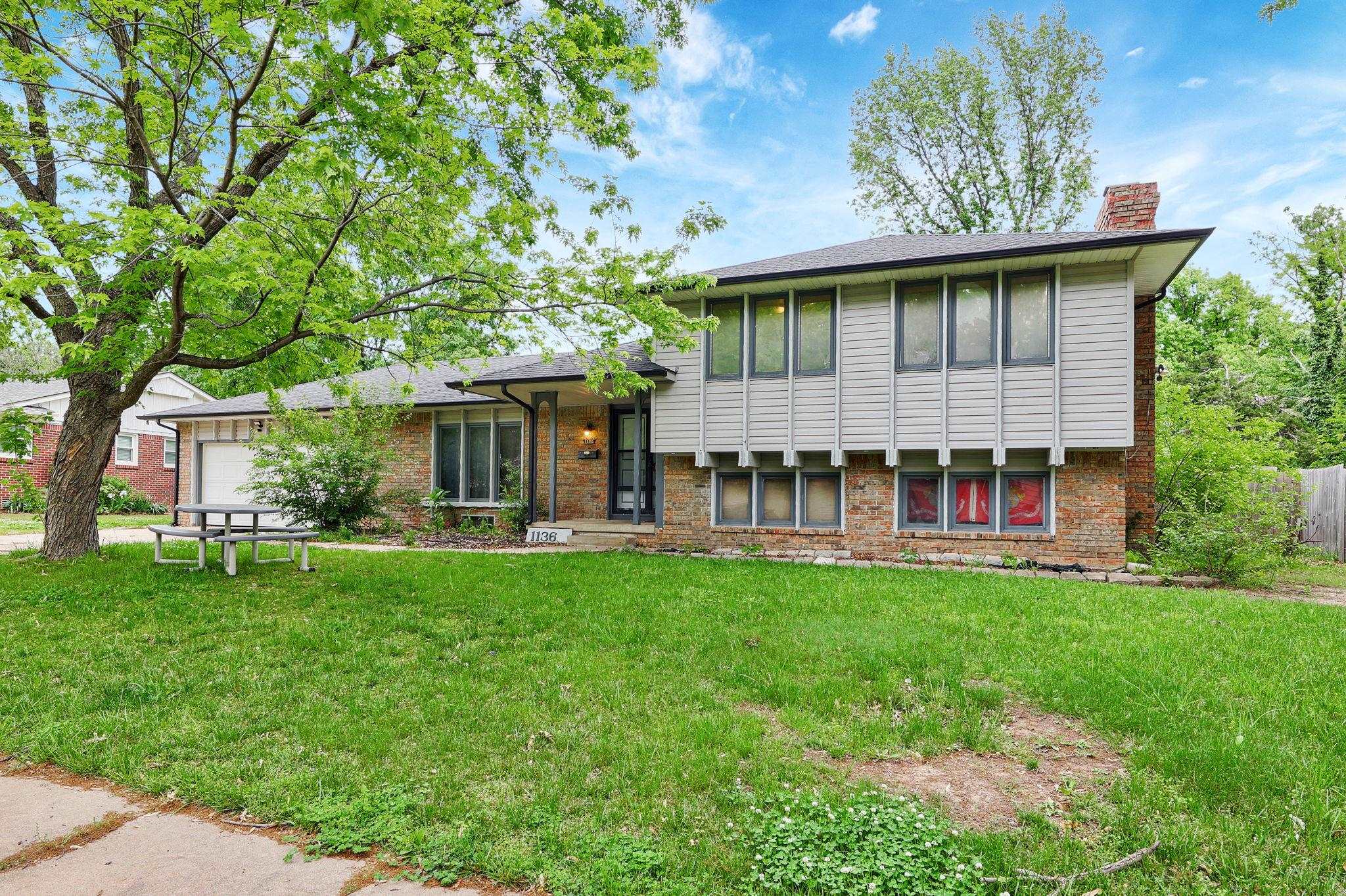 1136 S Apache Dr Property Photo 1