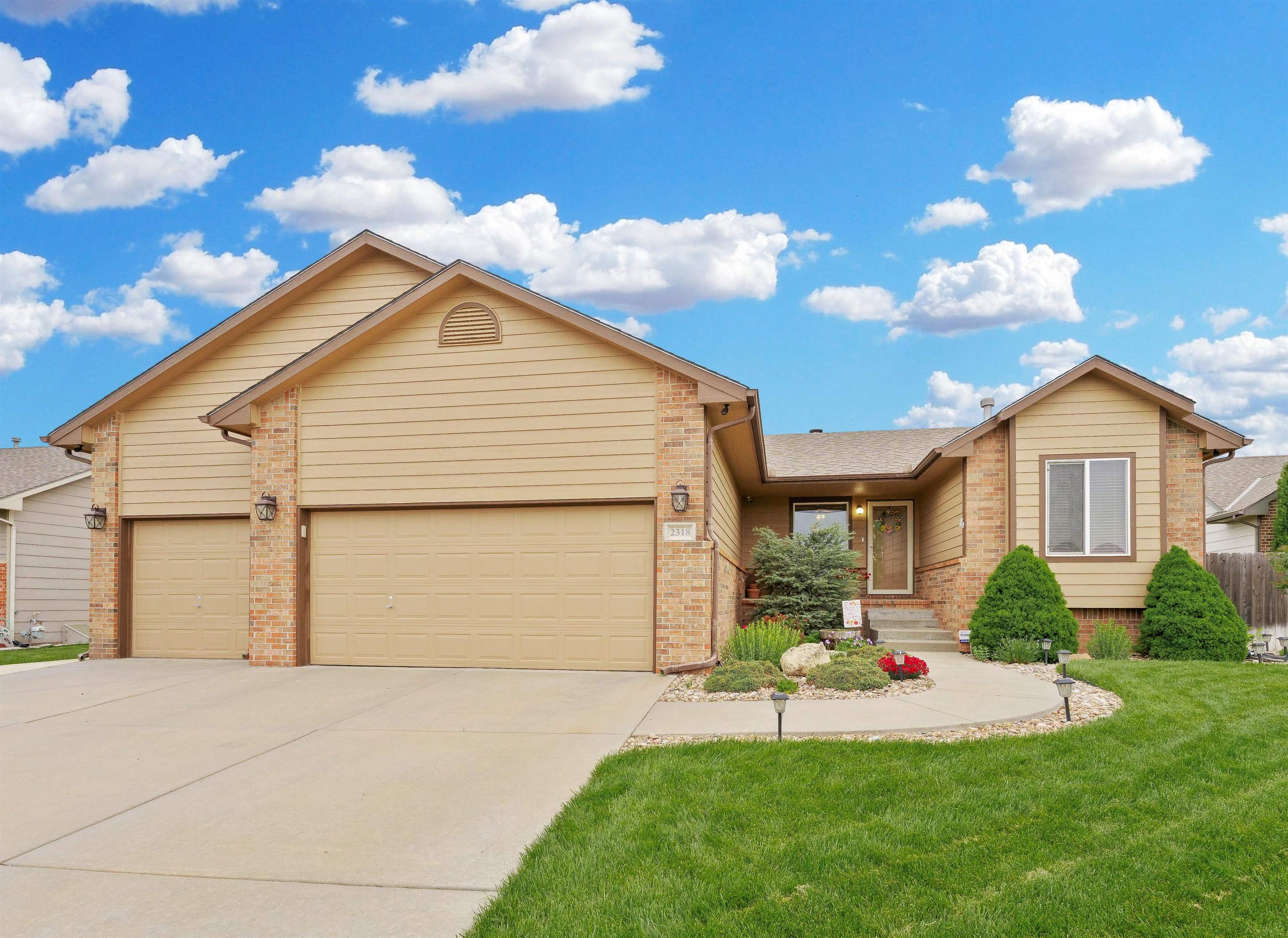 2318 S Wheatland Ct Property Photo 1