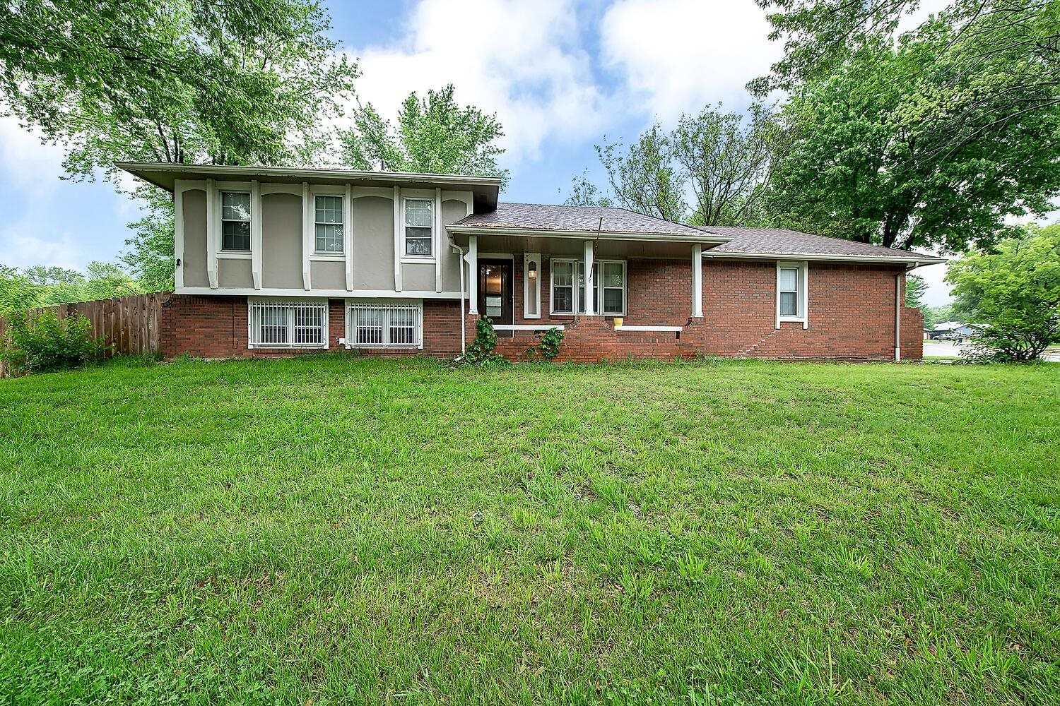 323 E Derby Hills Dr Property Photo