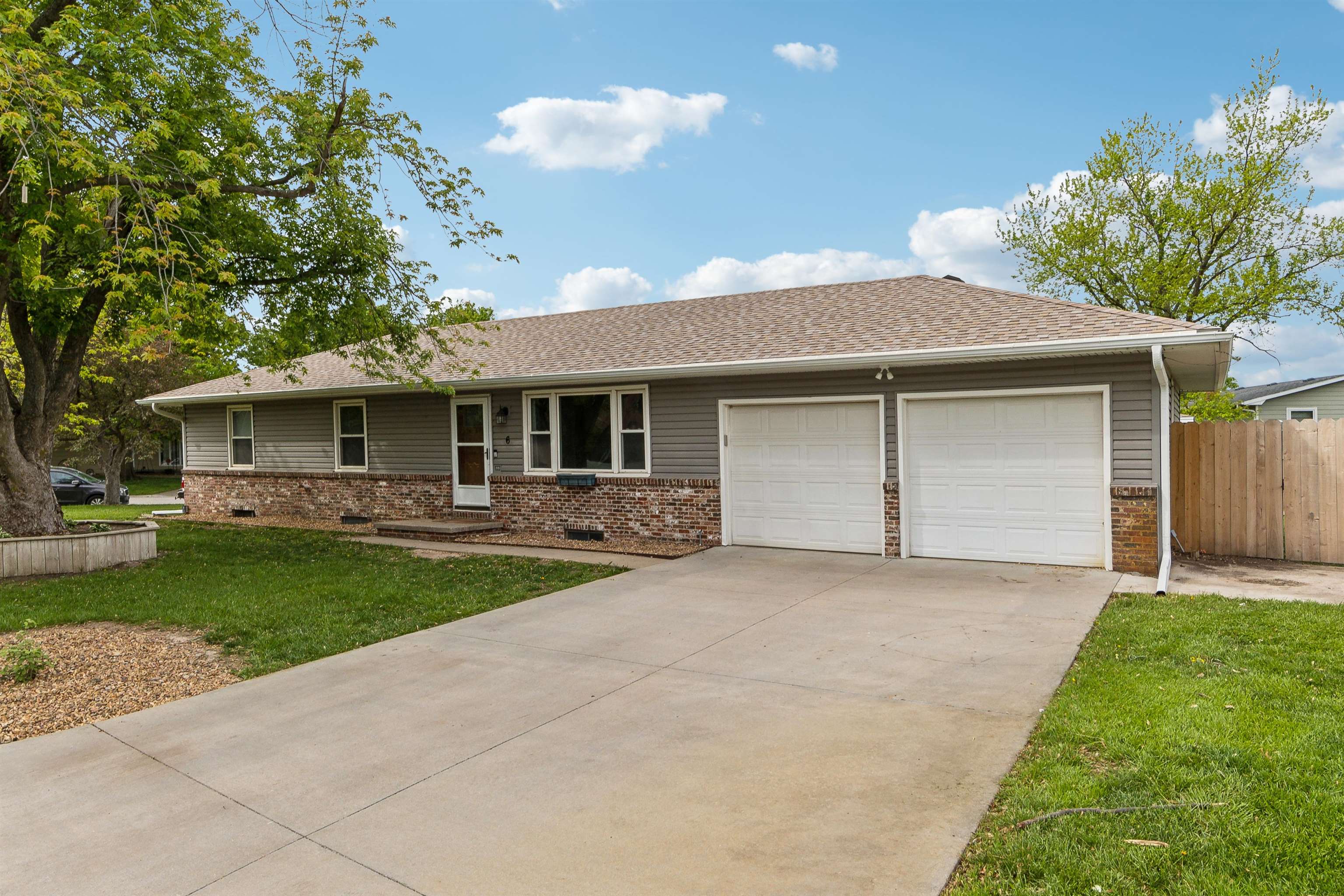 6 Adams Pl Property Photo