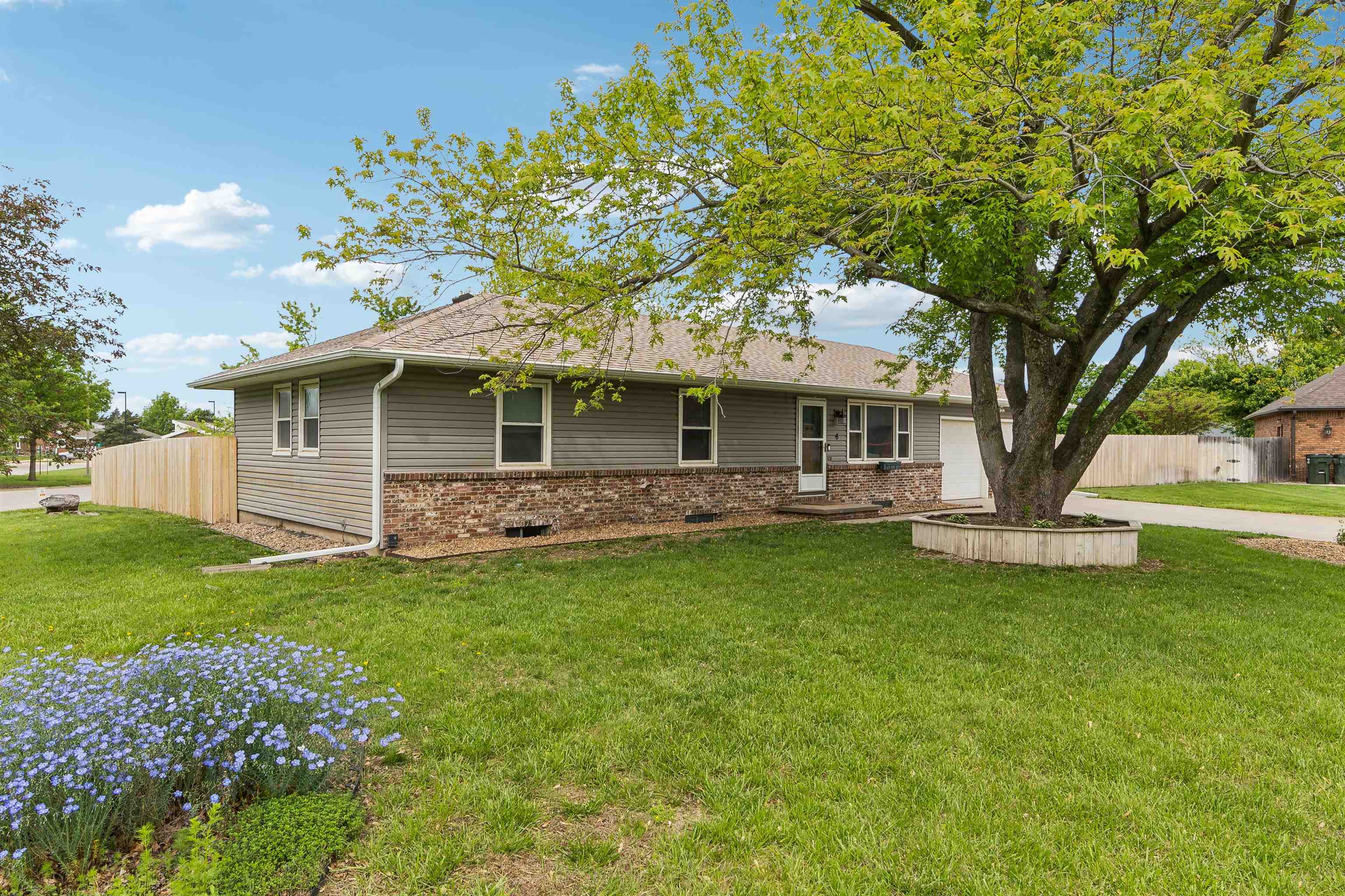 6 Adams Pl Property Photo 2