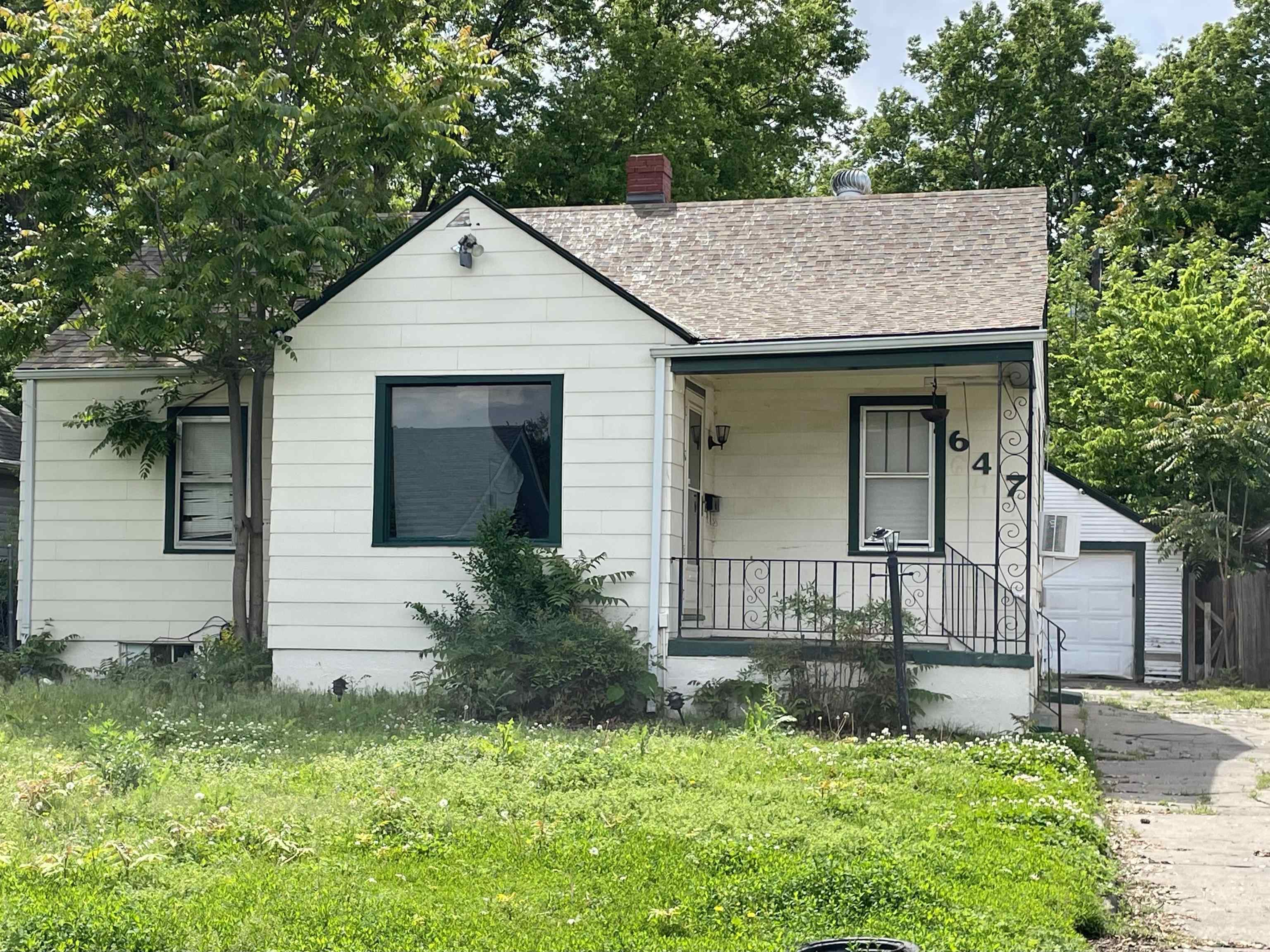 647 S GREEN ST Property Photo 1
