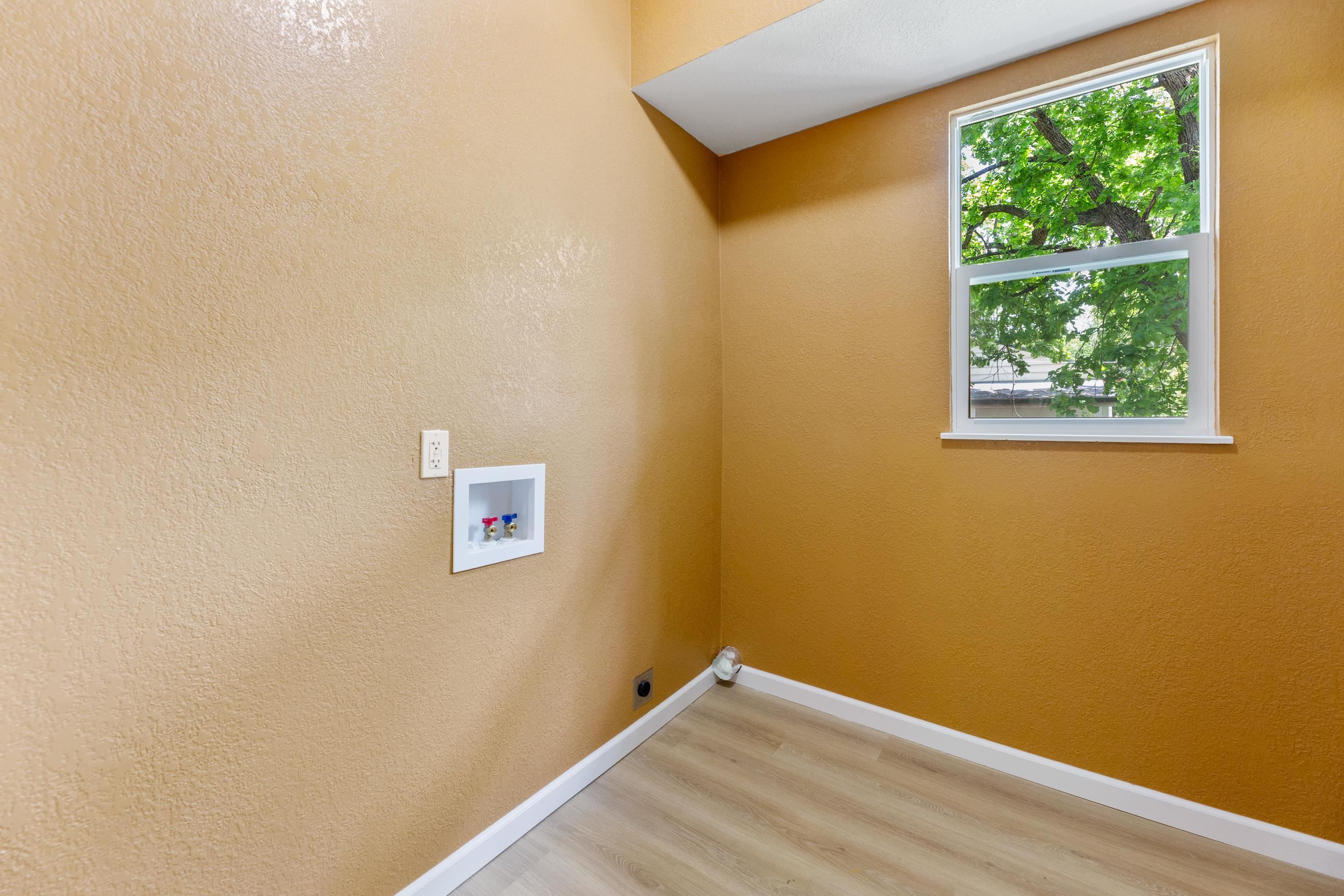209 W 15th Property Photo 12