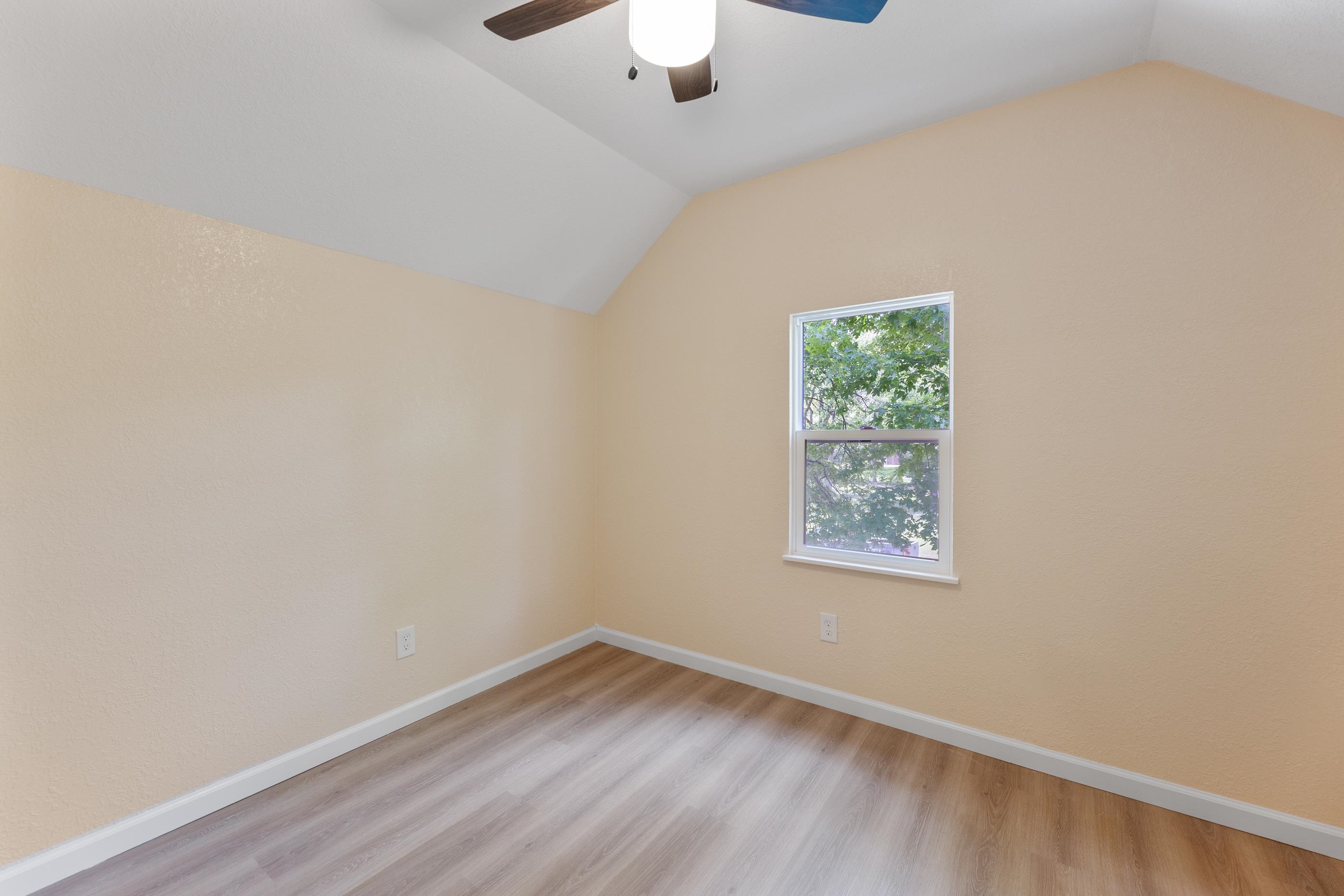 209 W 15th Property Photo 16