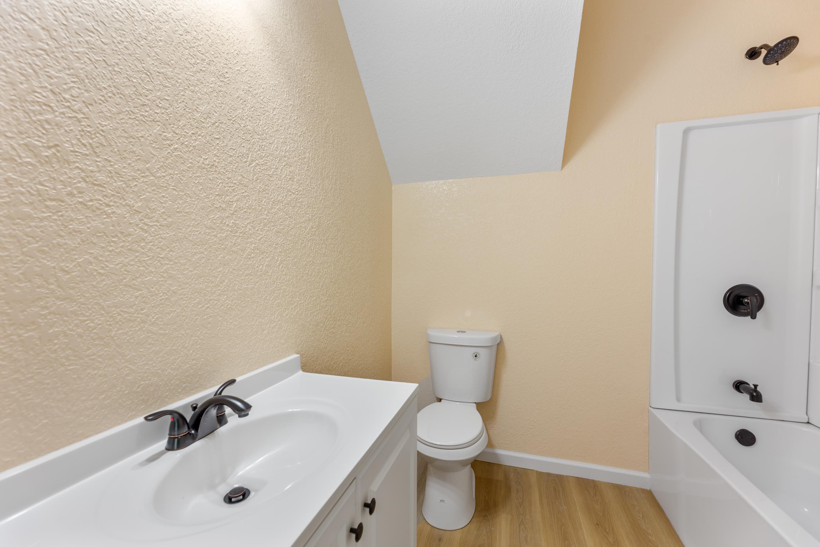 209 W 15th Property Photo 18