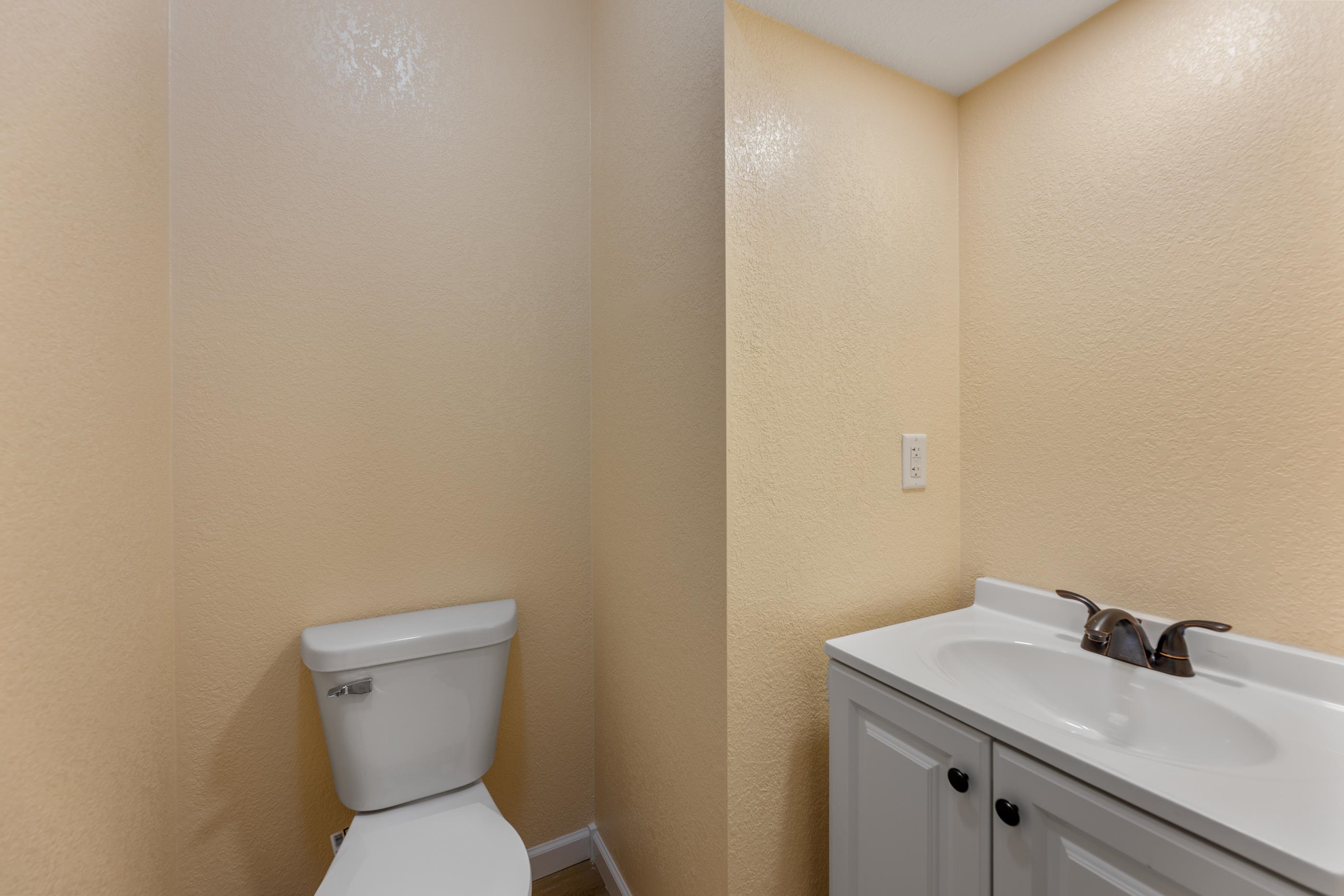 209 W 15th Property Photo 19