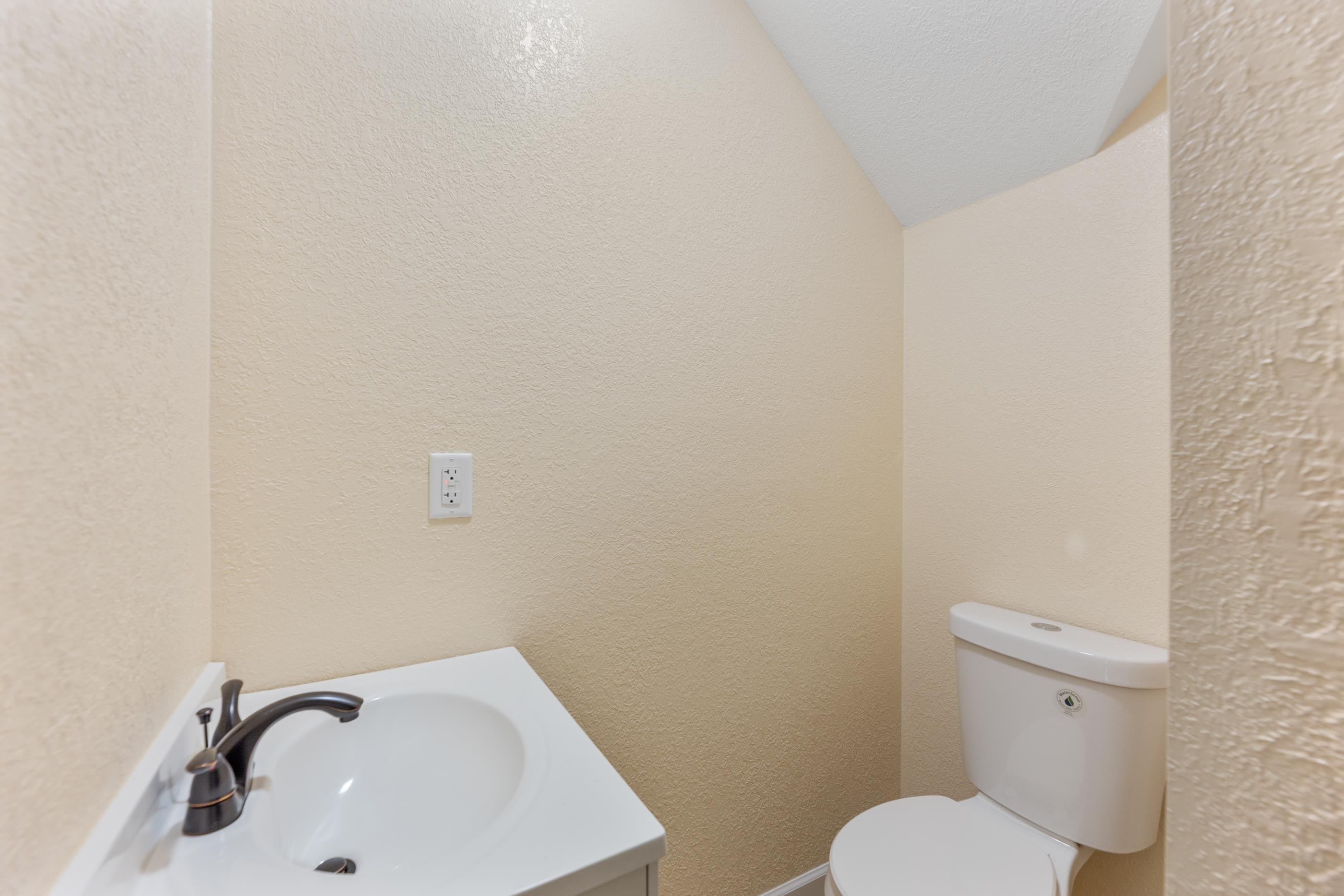 209 W 15th Property Photo 21