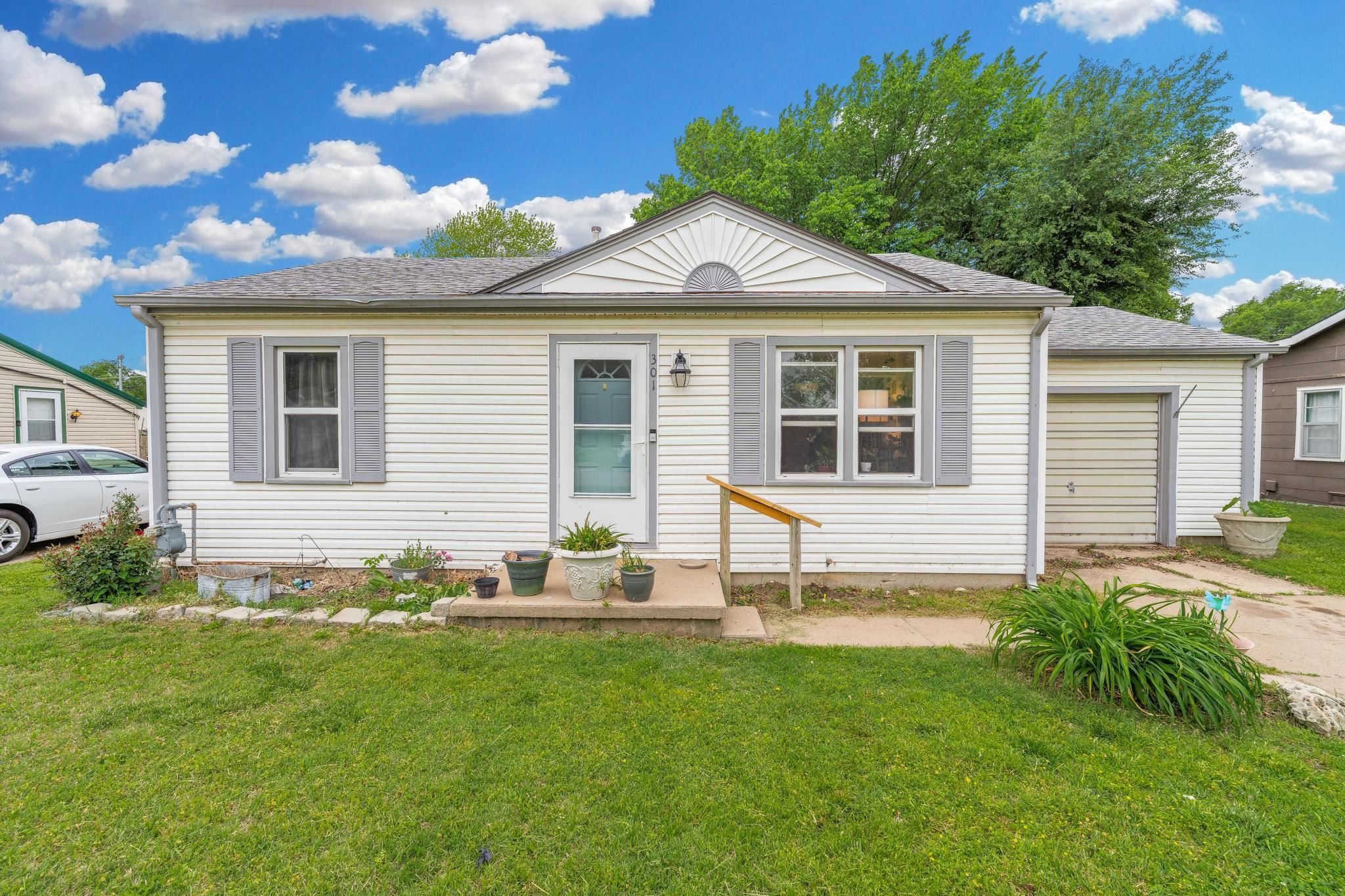 301 N Maynard Ave Property Photo