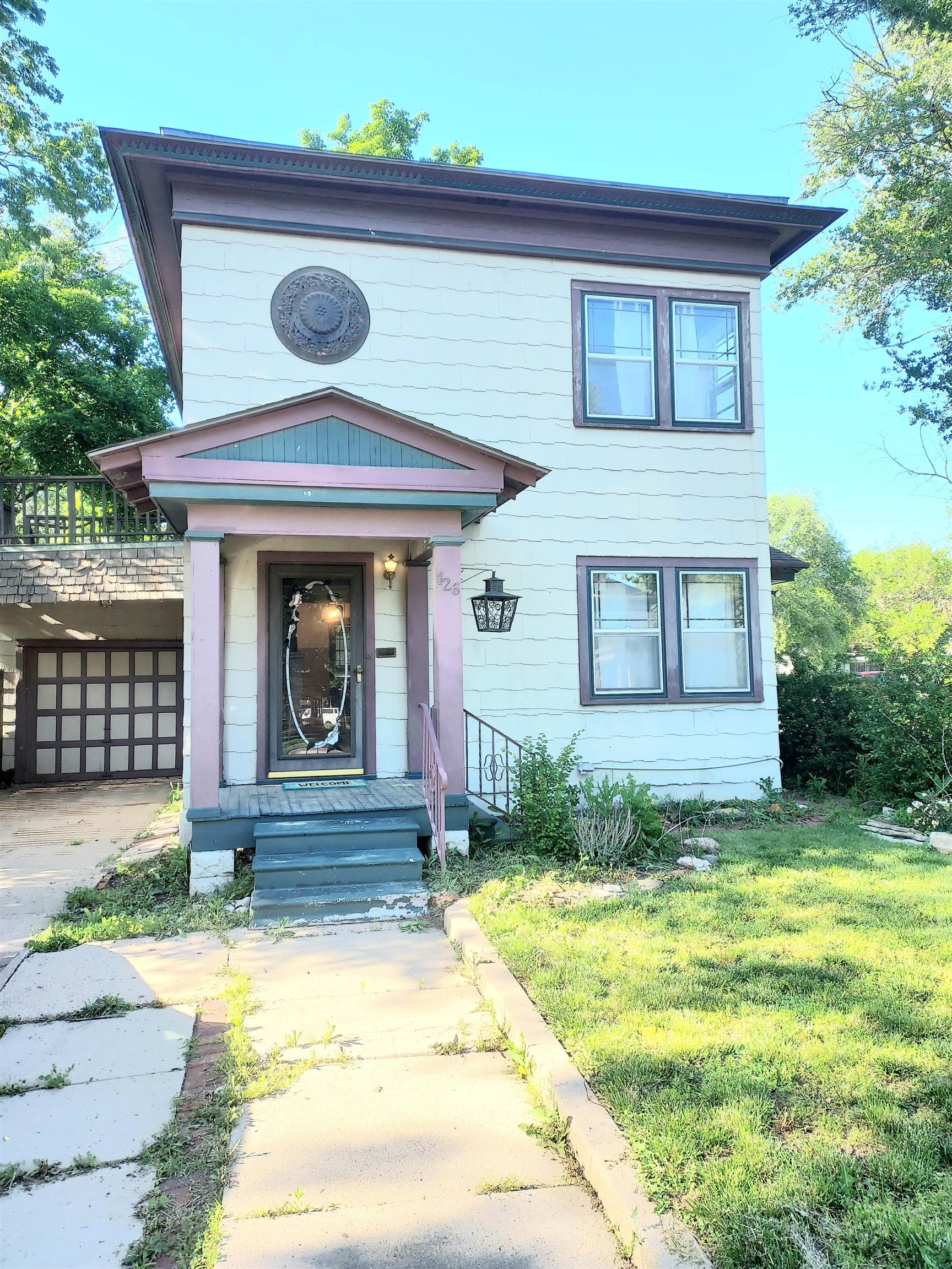 126 E 1st St Property Photo 1