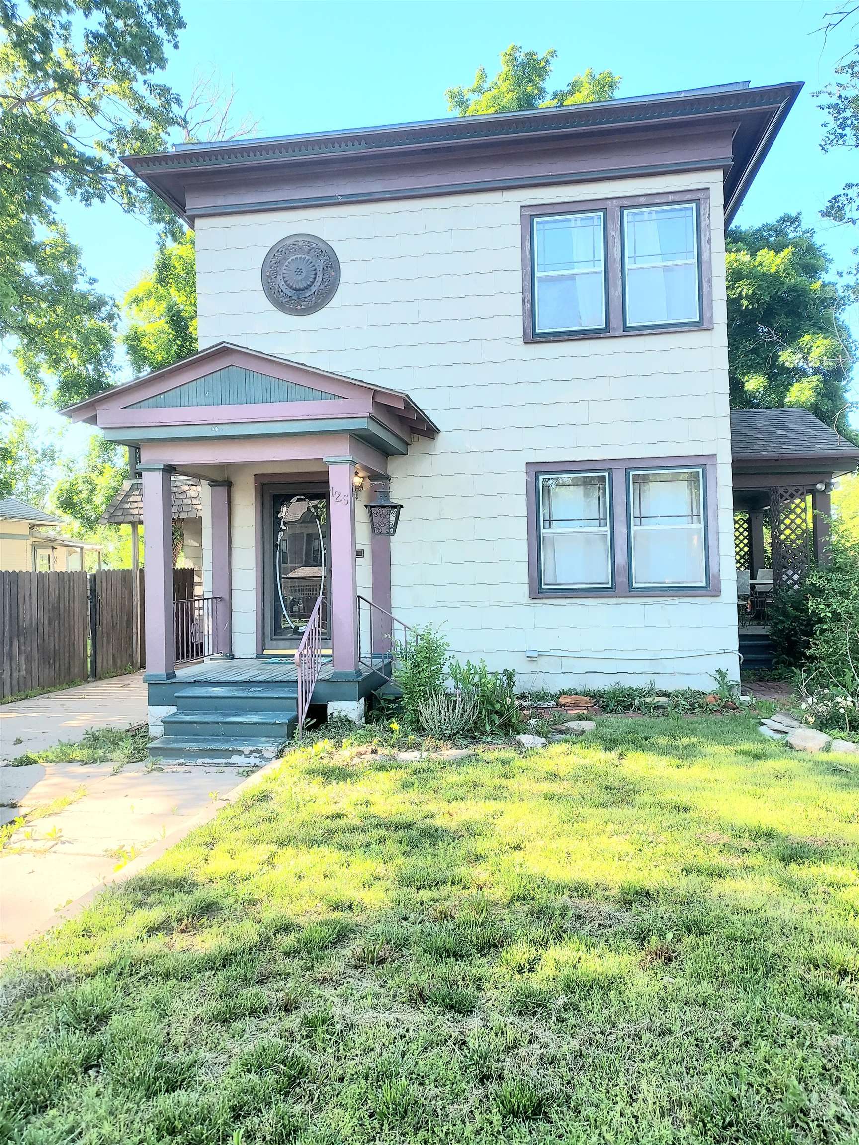 126 E 1st St Property Photo 2