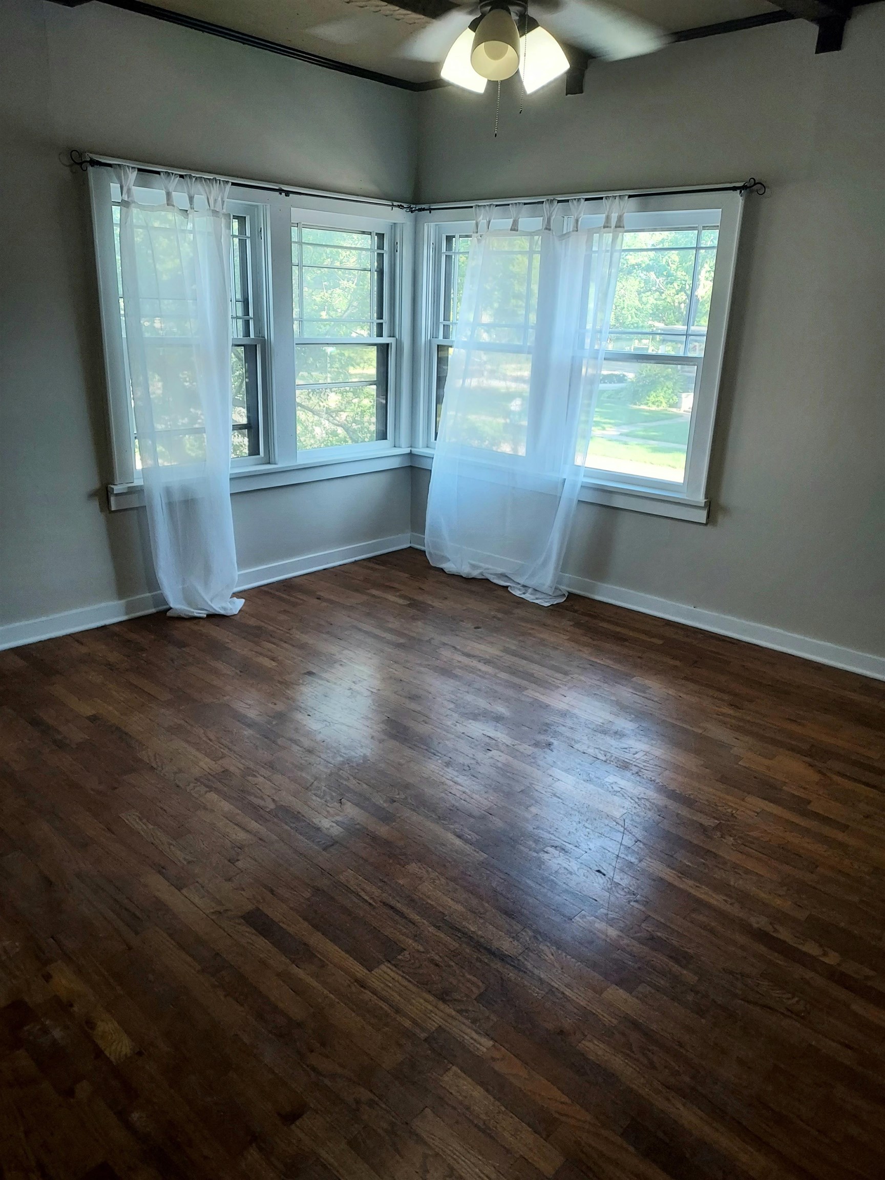 126 E 1st St Property Photo 8