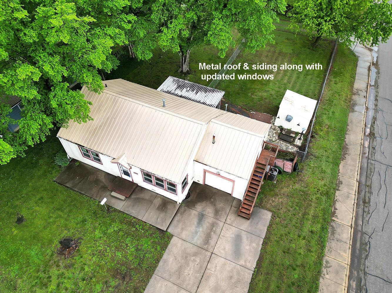 1729 Moyle St Property Photo 2