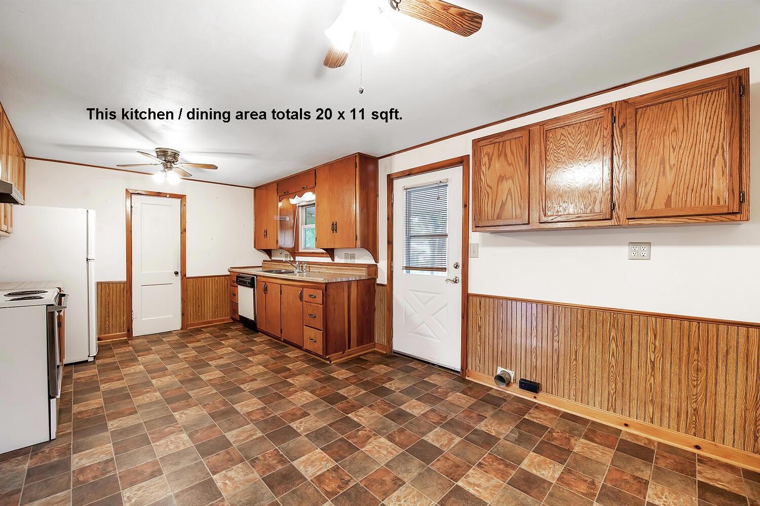 1729 Moyle St Property Photo 9