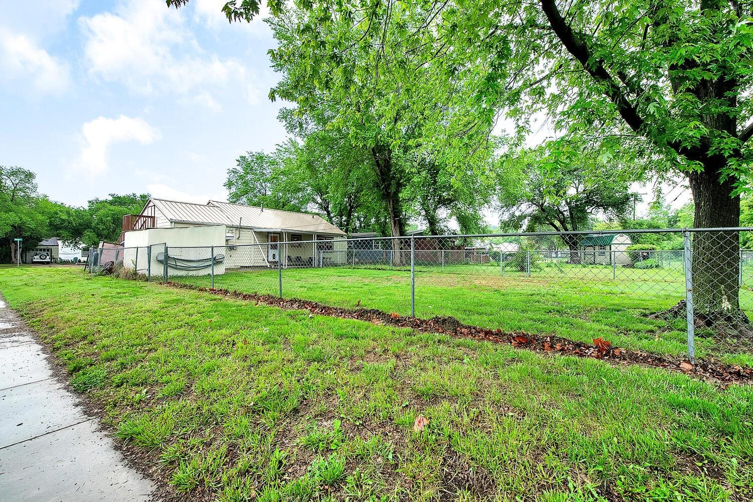 1729 Moyle St Property Photo 32