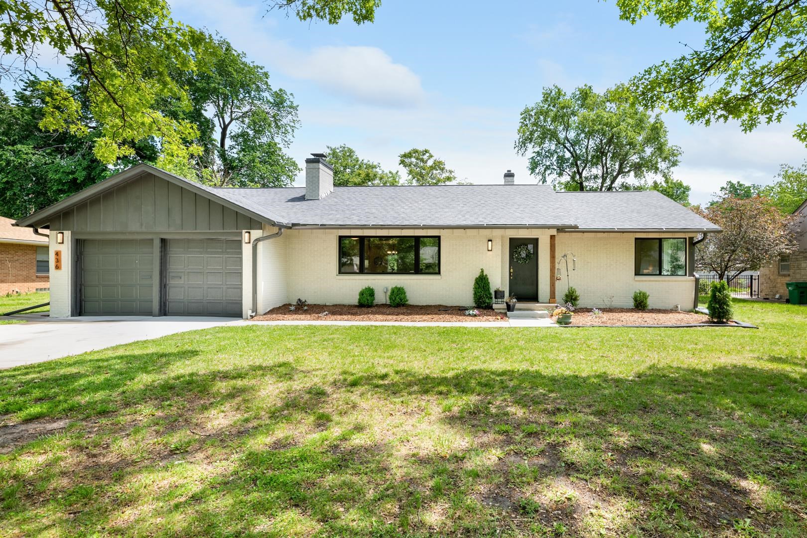 436 S Waverly Dr Property Photo