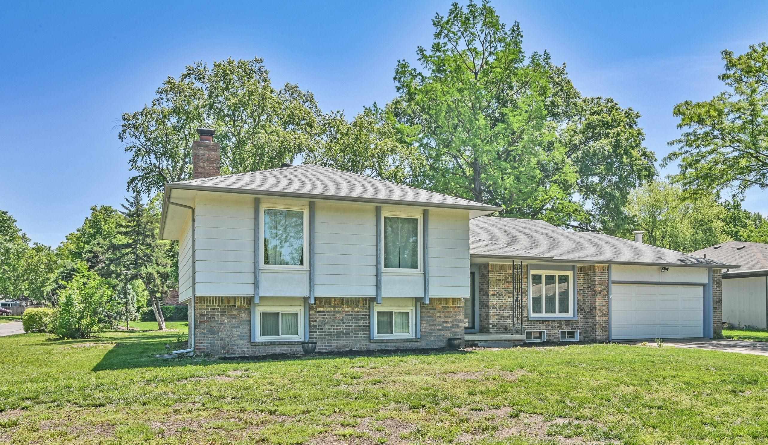 1126 N Crestline Cir Property Photo 1