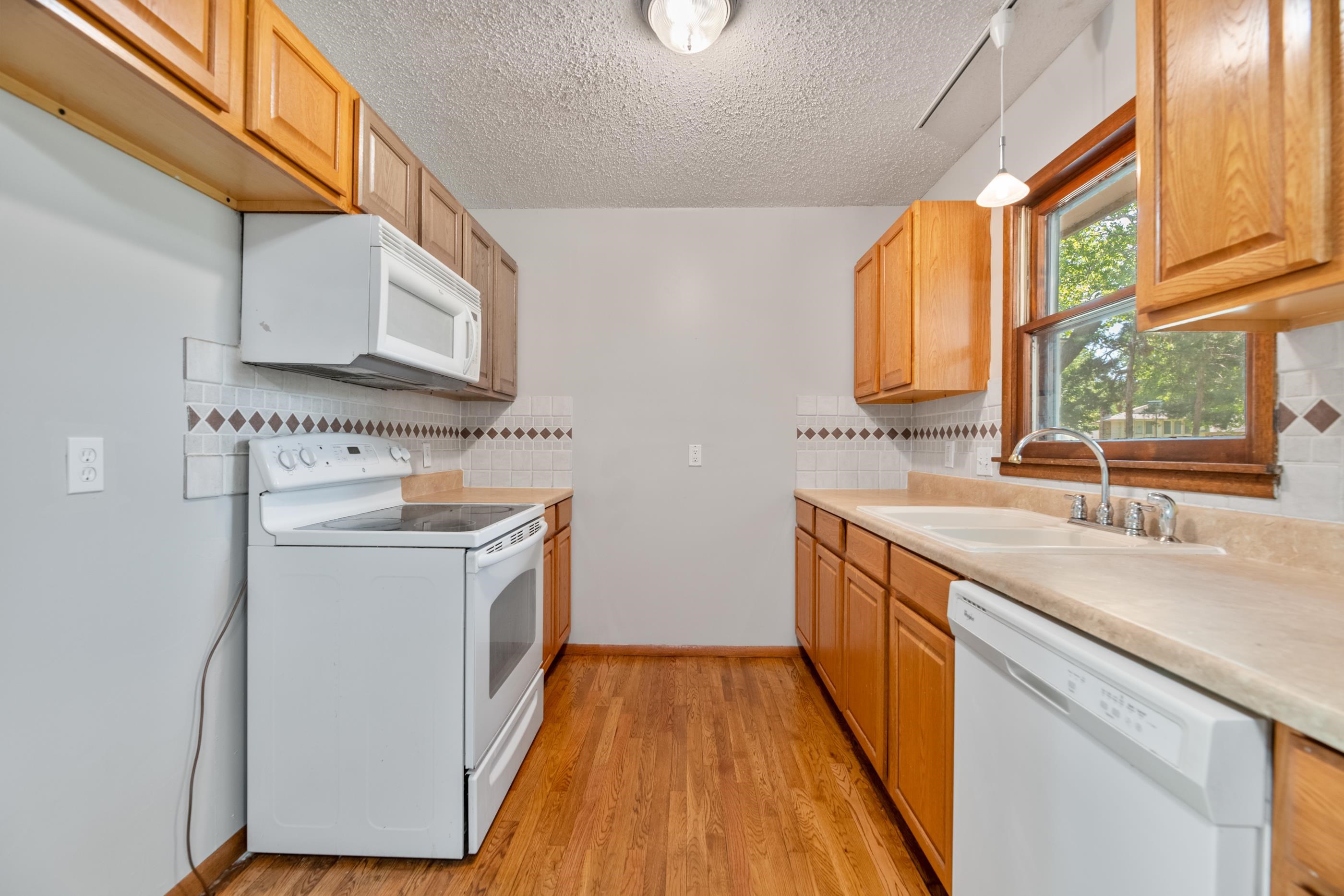 1111 N Peterson Ave Property Photo 5