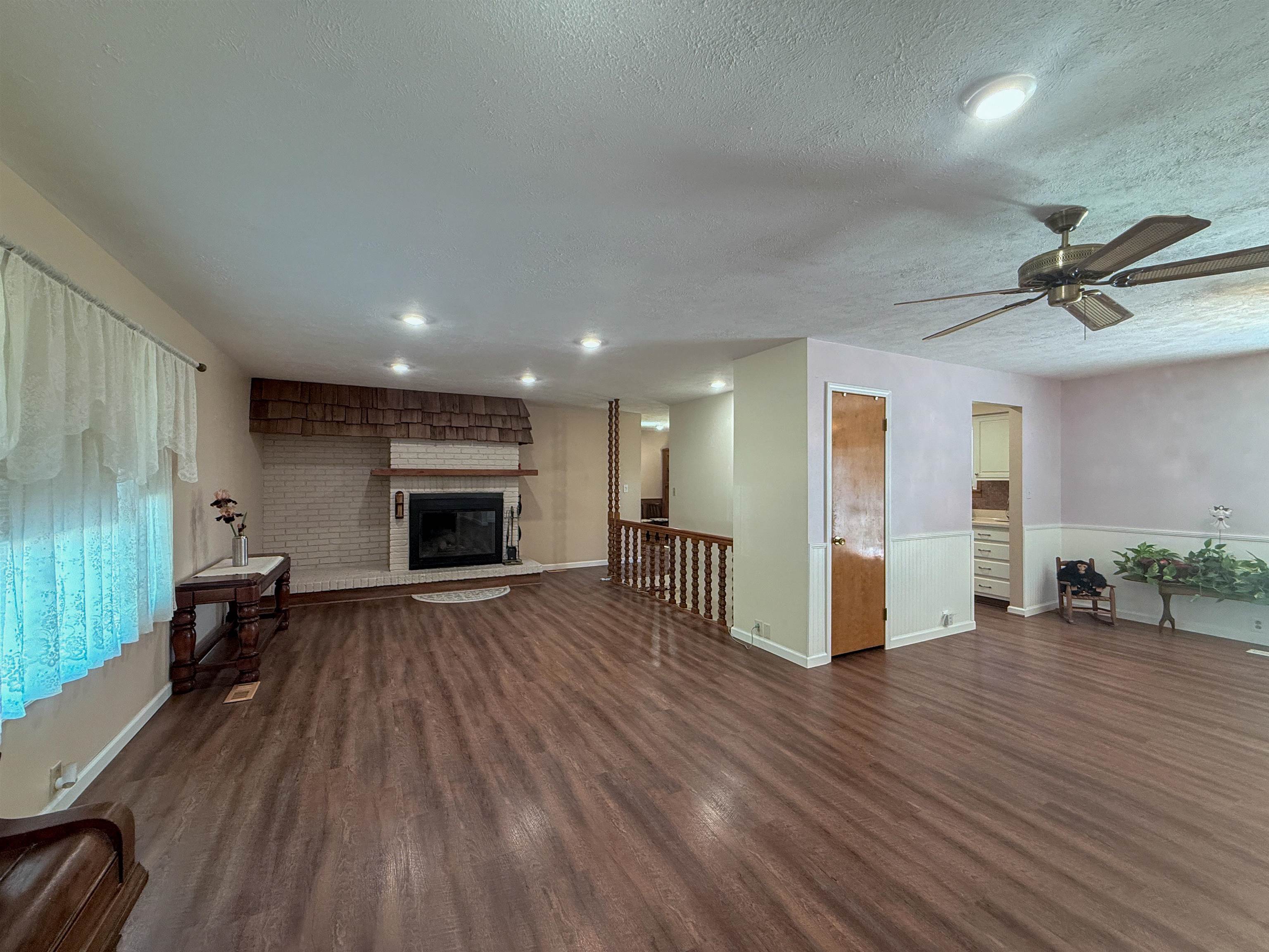 112 Willow Property Photo 6