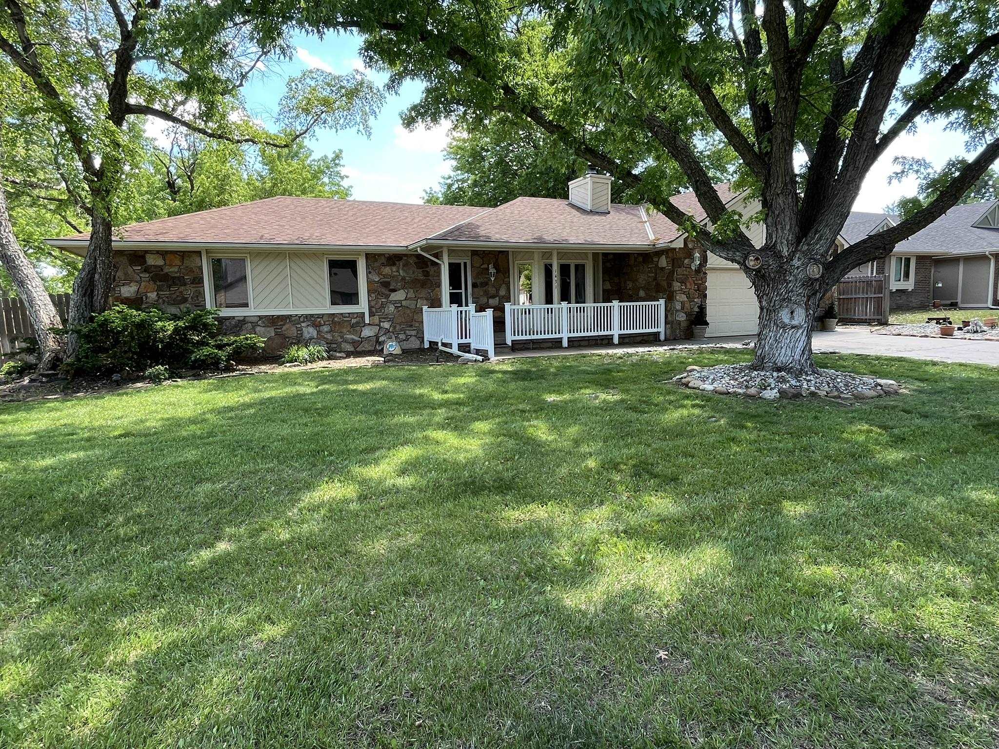 1431 E Cresthii Rd Property Photo