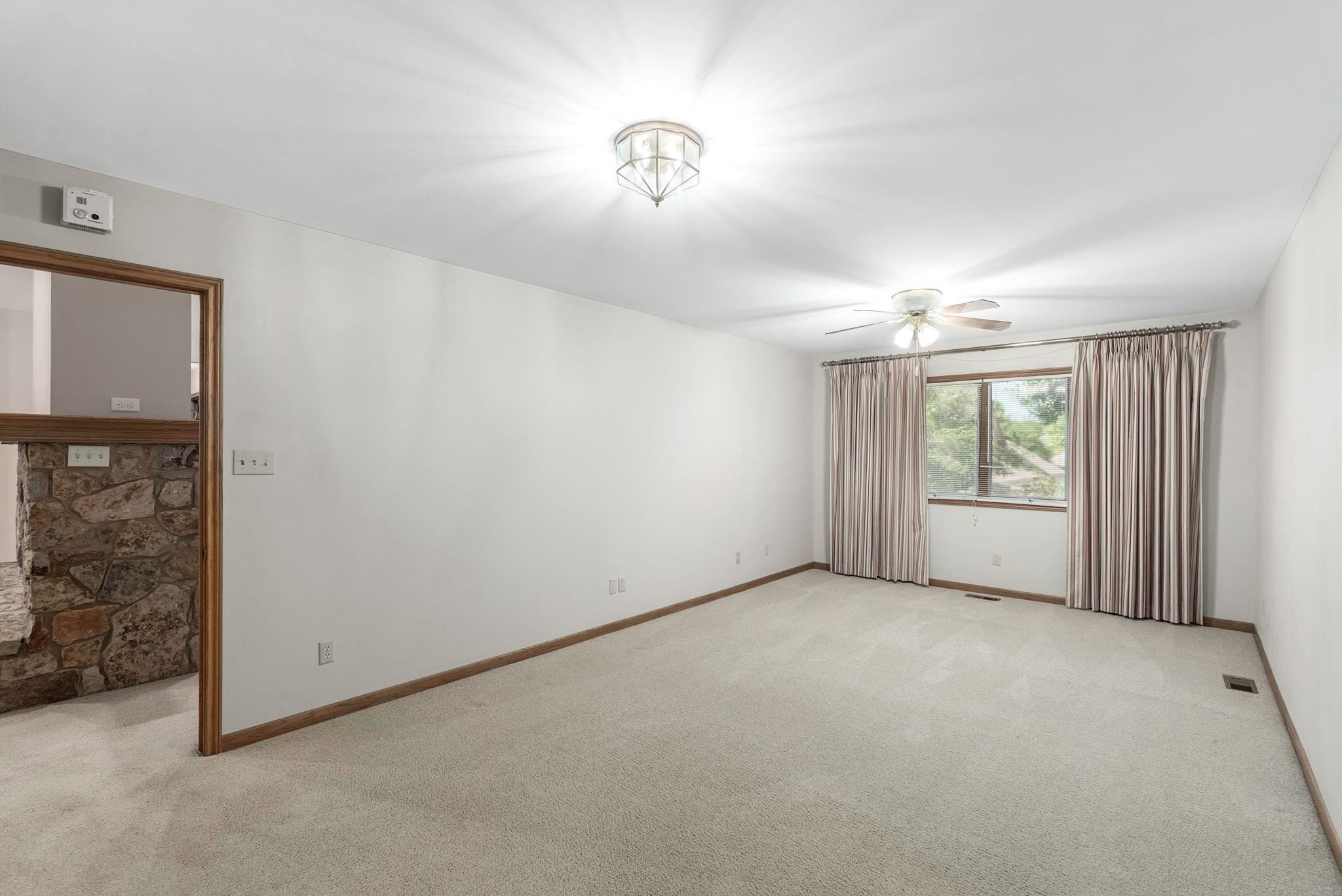 909 N Maize Rd Property Photo 15