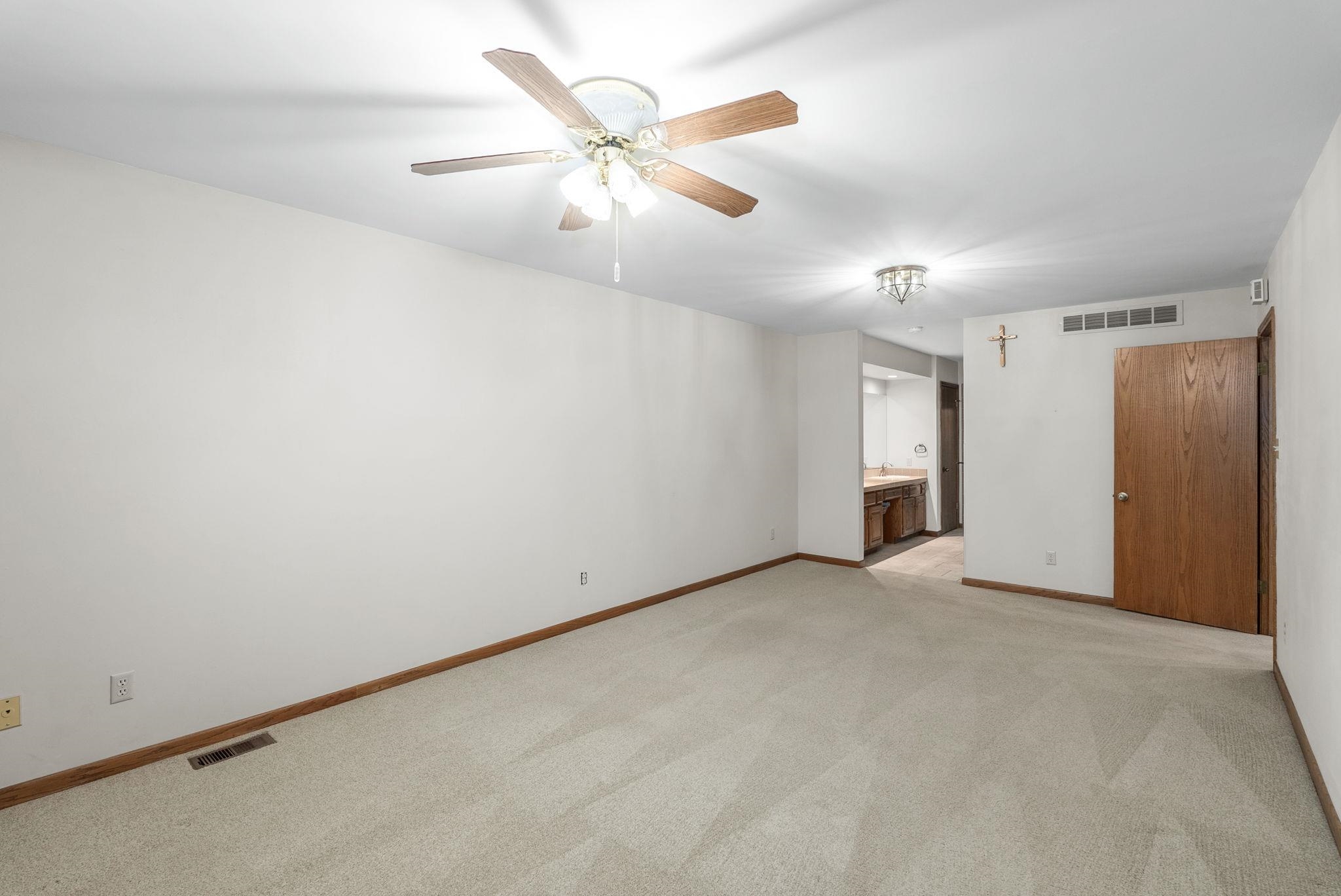 909 N Maize Rd Property Photo 16
