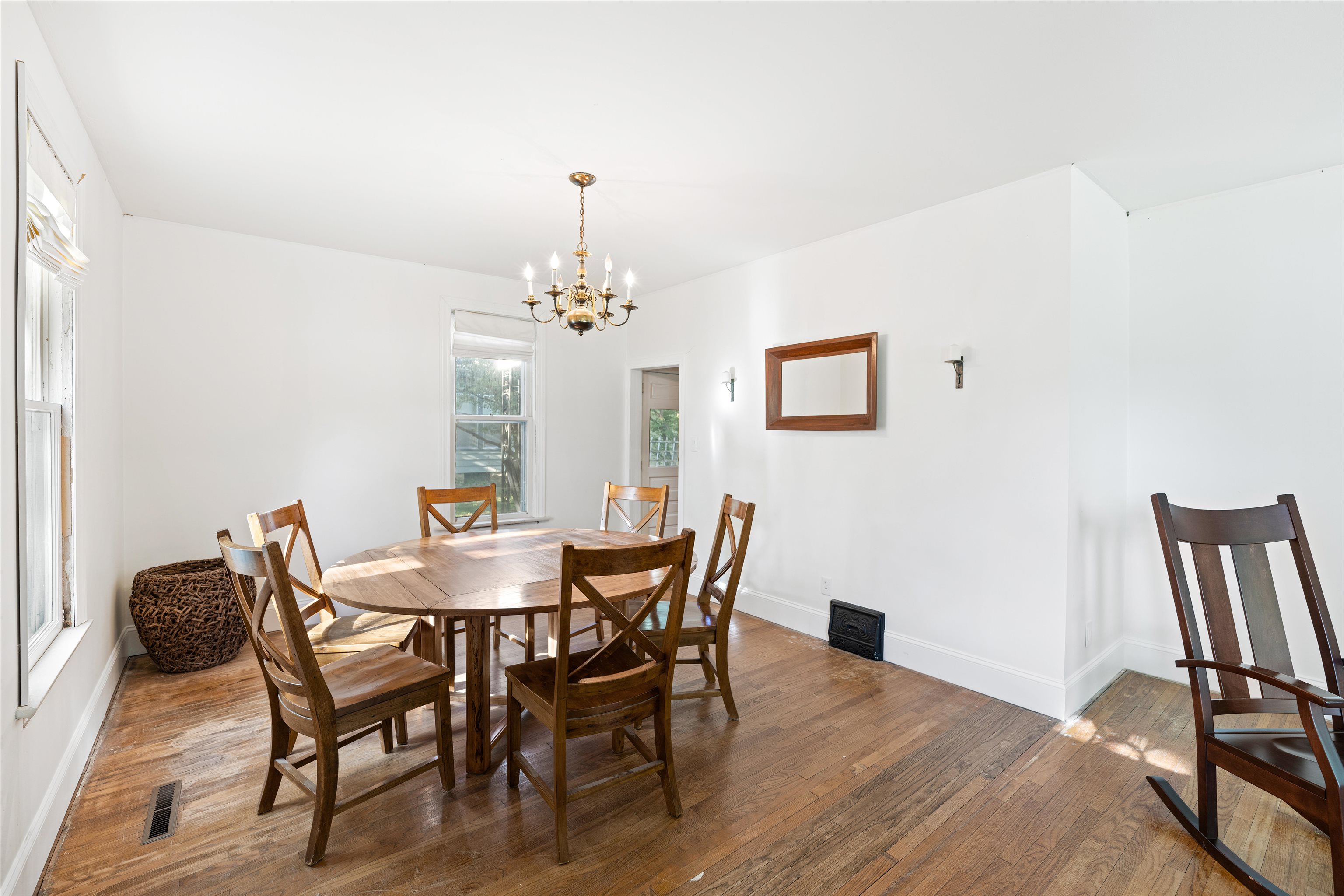 231 N 1st St. Property Photo 5