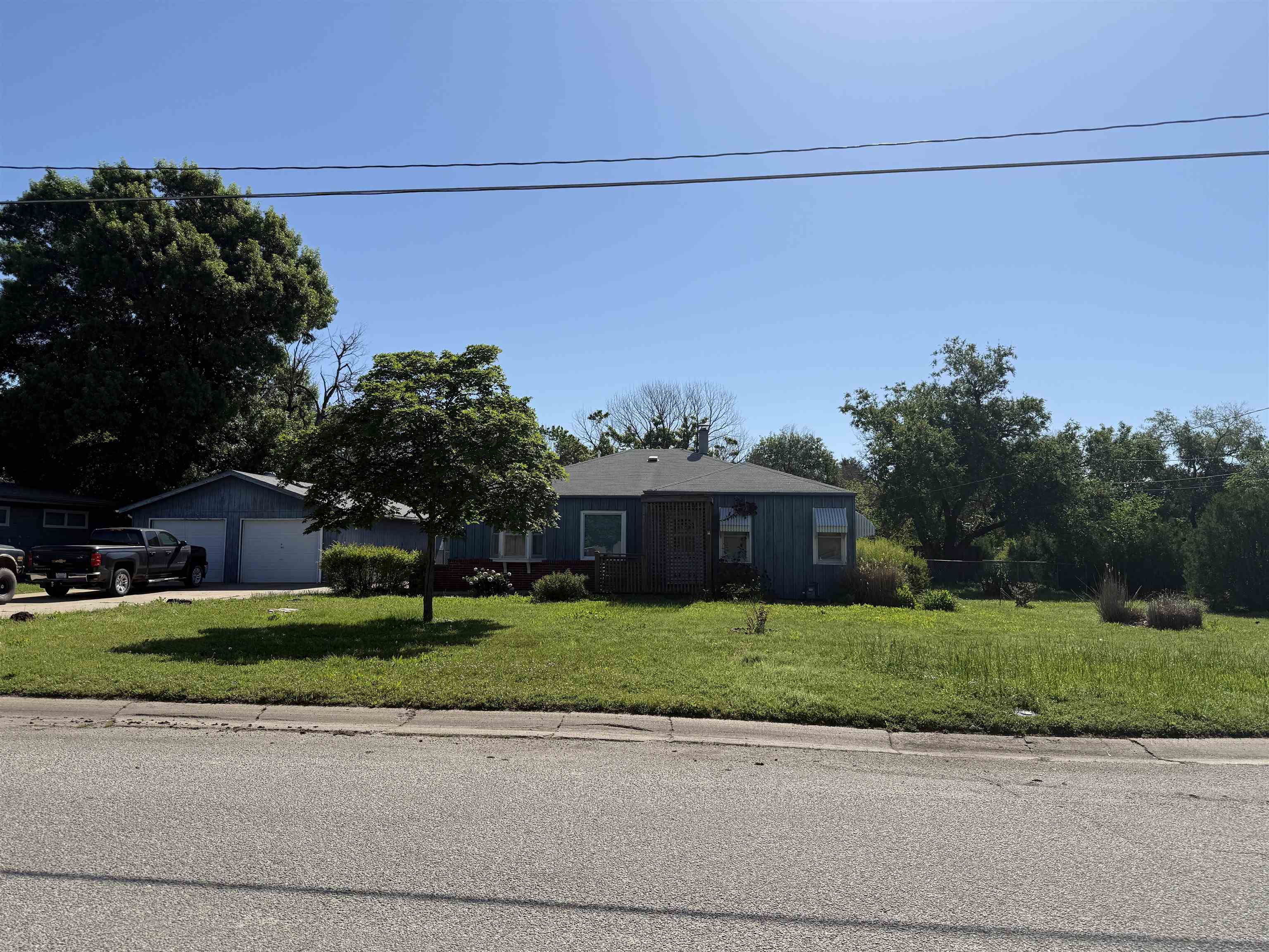 915 N Plum St Property Photo