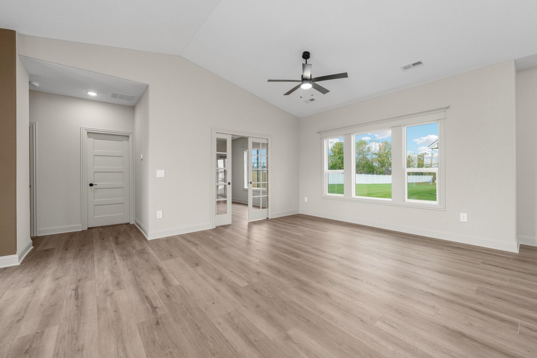 13418 W Jewell St Property Photo 6