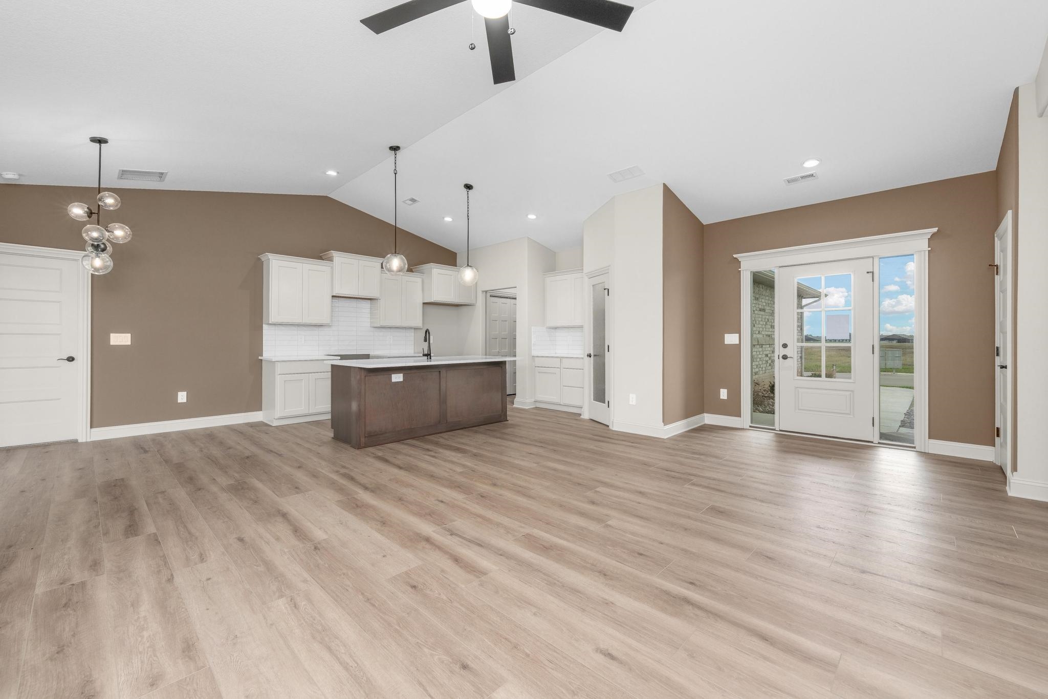 13418 W Jewell St Property Photo 7