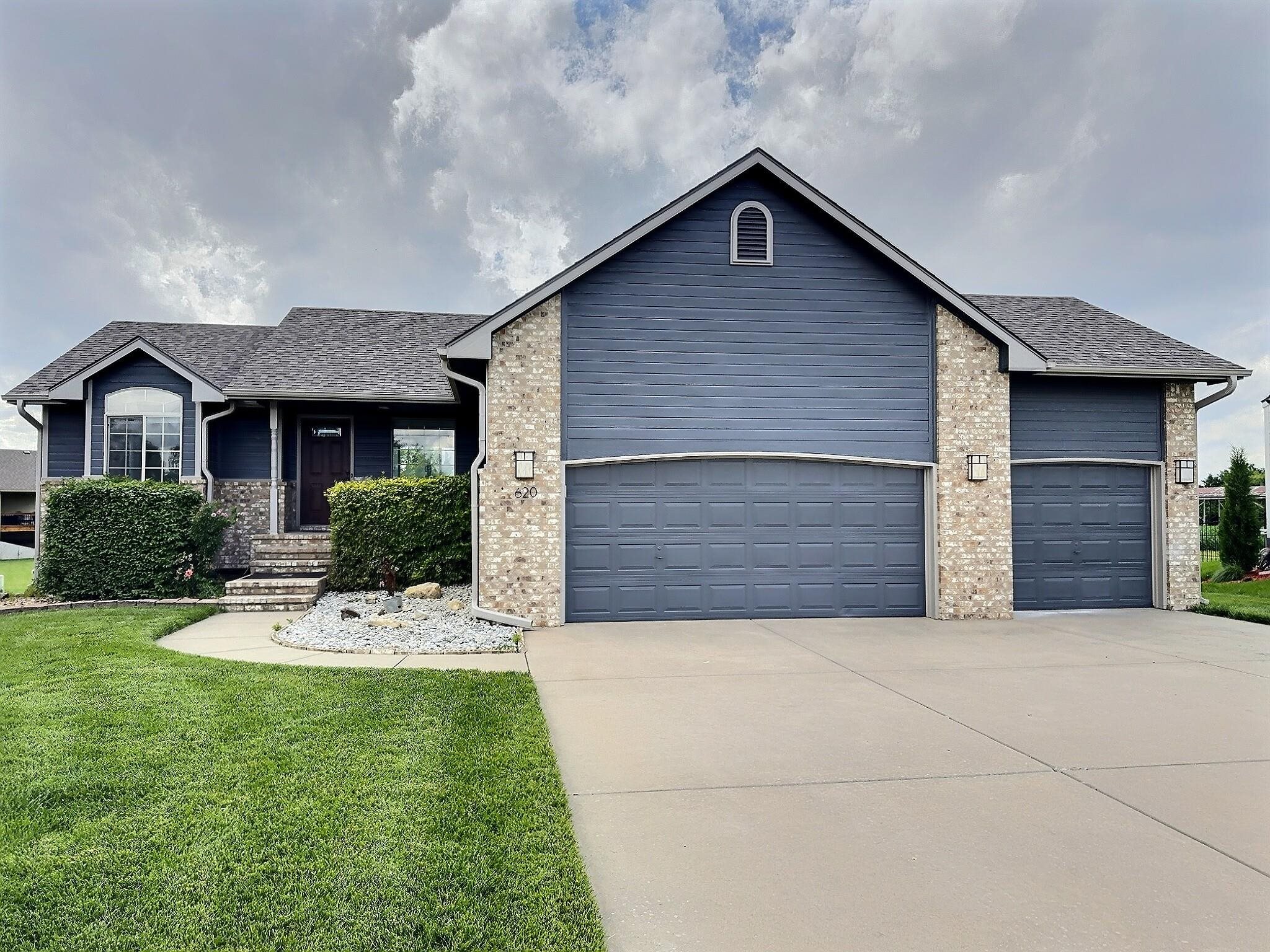 620 Goldspike Property Photo 1