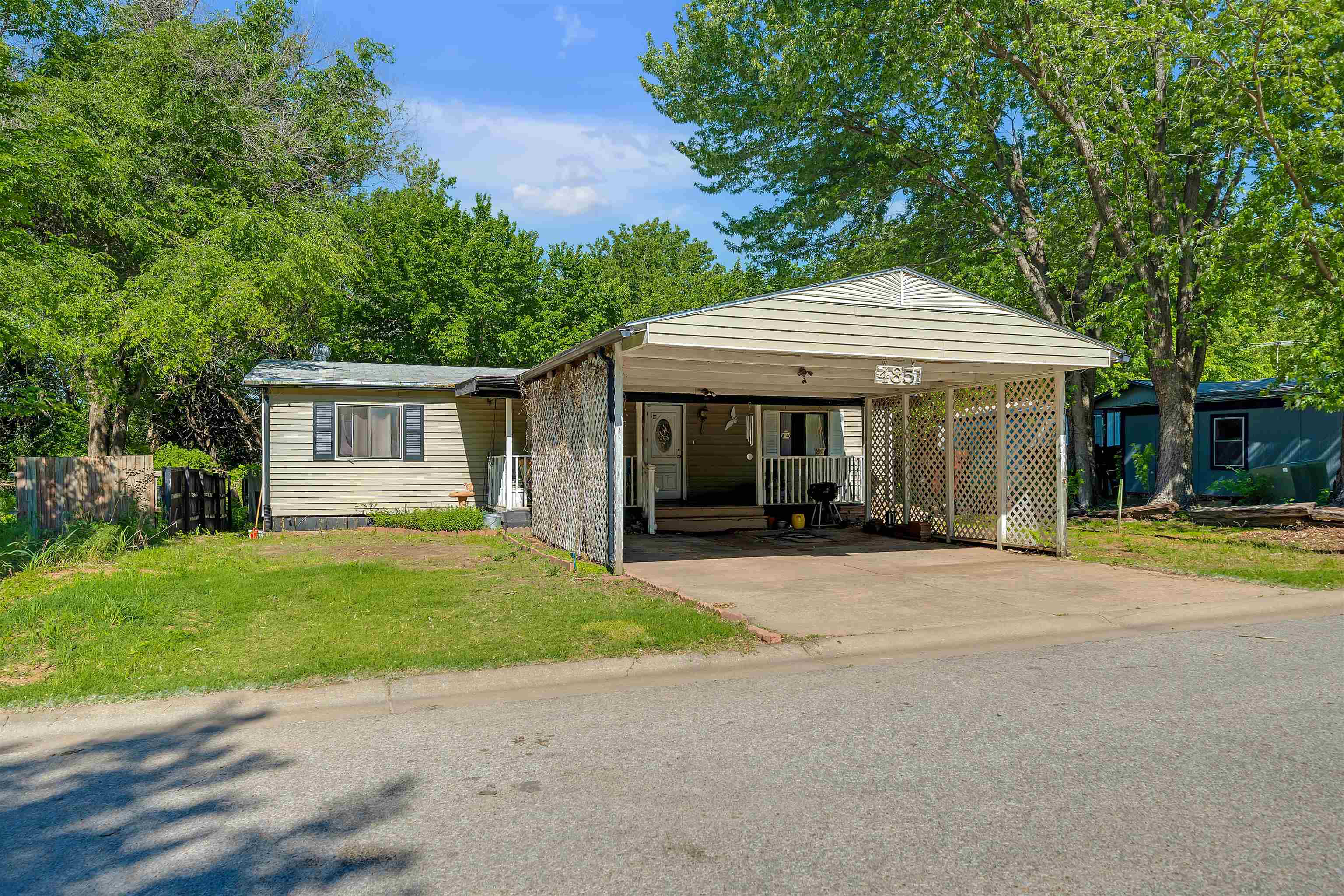 4851 S Bluff St Property Photo