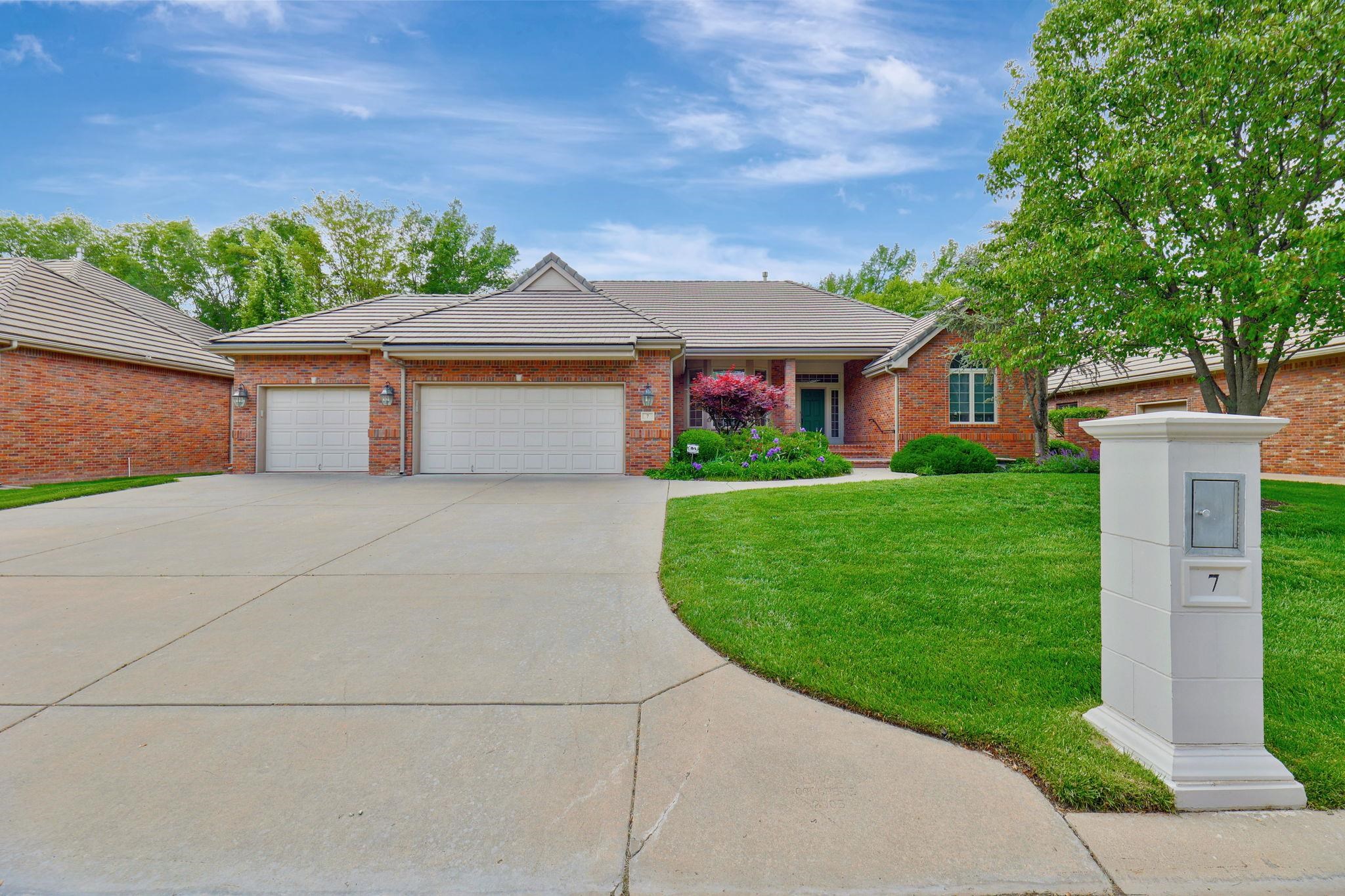 7 E Stonebridge Cir Property Photo 1