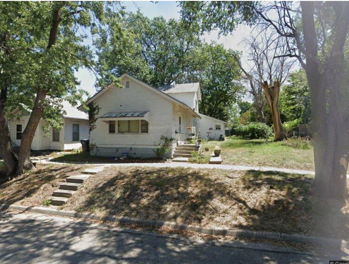 912 N Plum St Property Photo 1