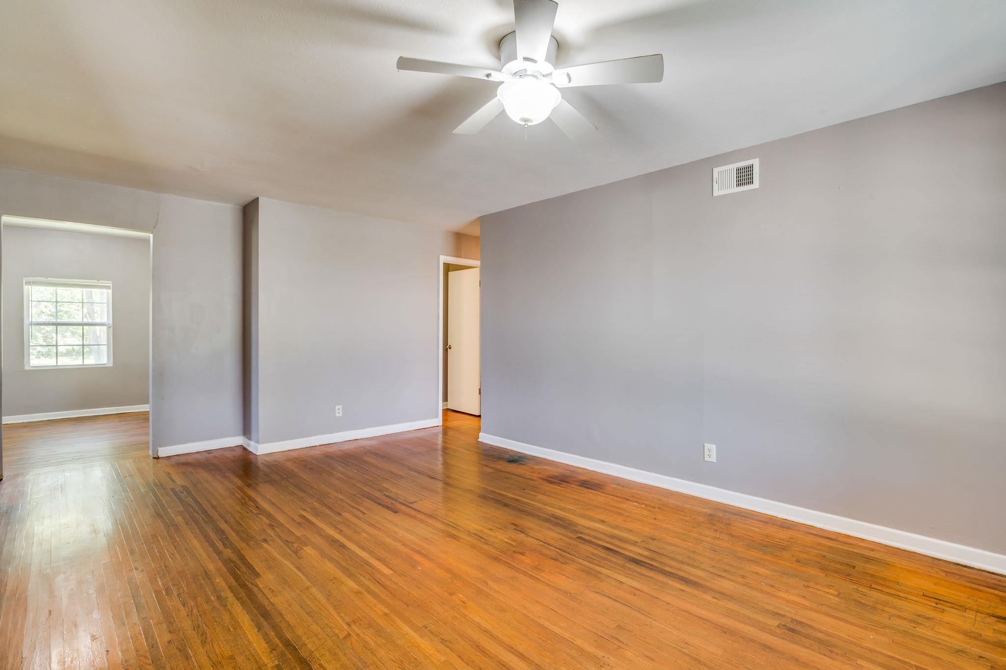 2518 N Grove St Property Photo 3