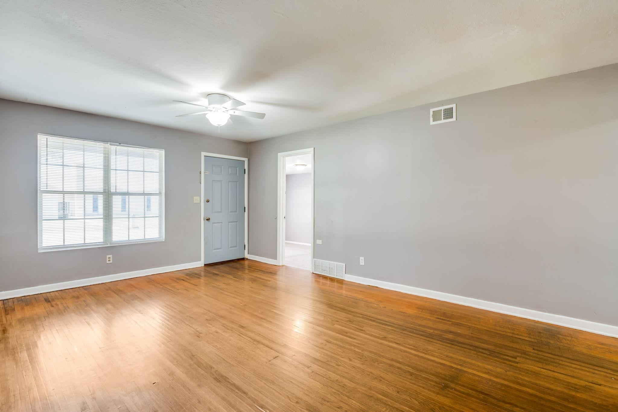 2518 N Grove St Property Photo 5