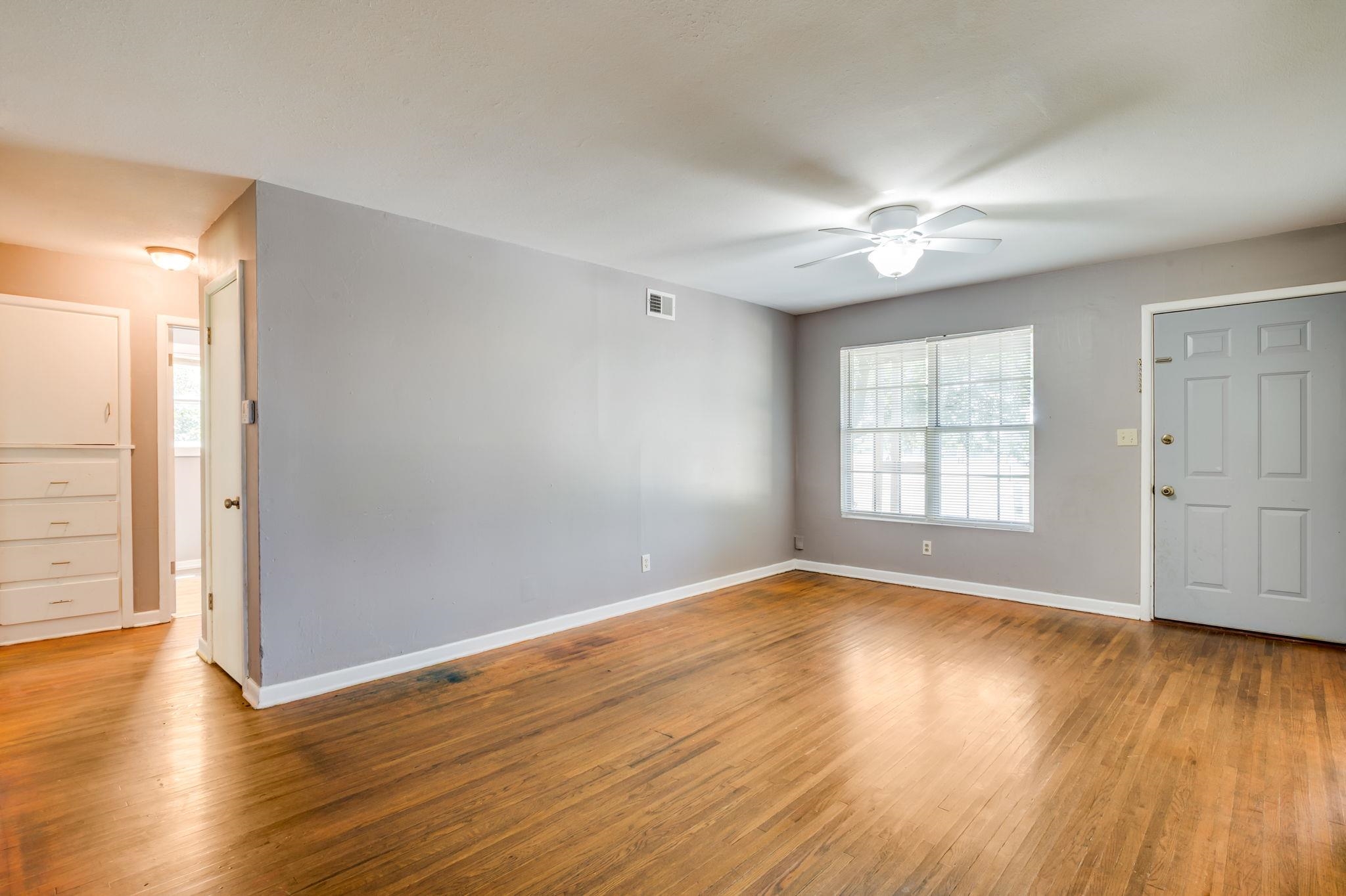 2518 N Grove St Property Photo 6