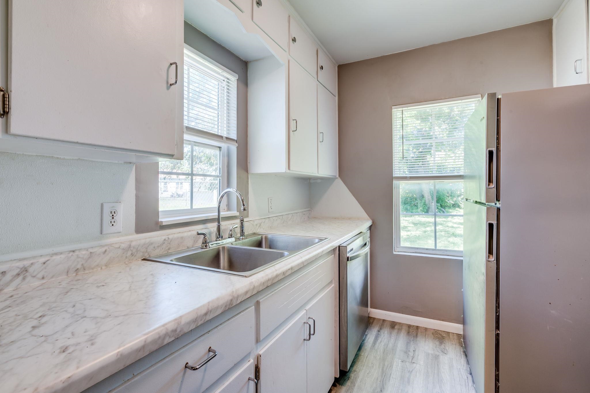 2518 N Grove St Property Photo 9