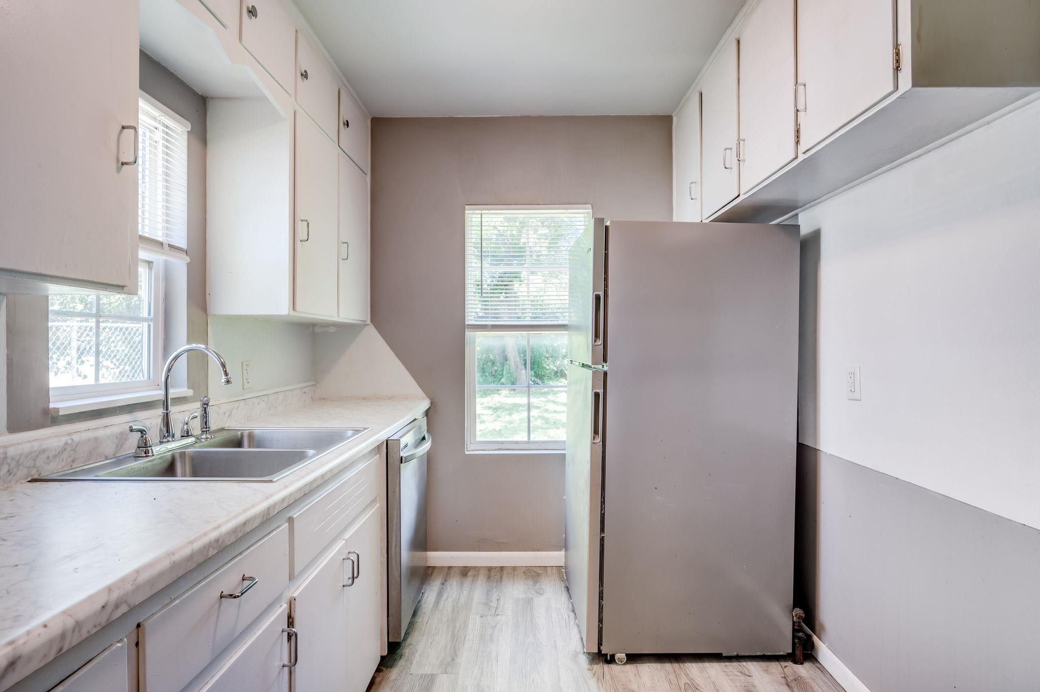 2518 N Grove St Property Photo 10
