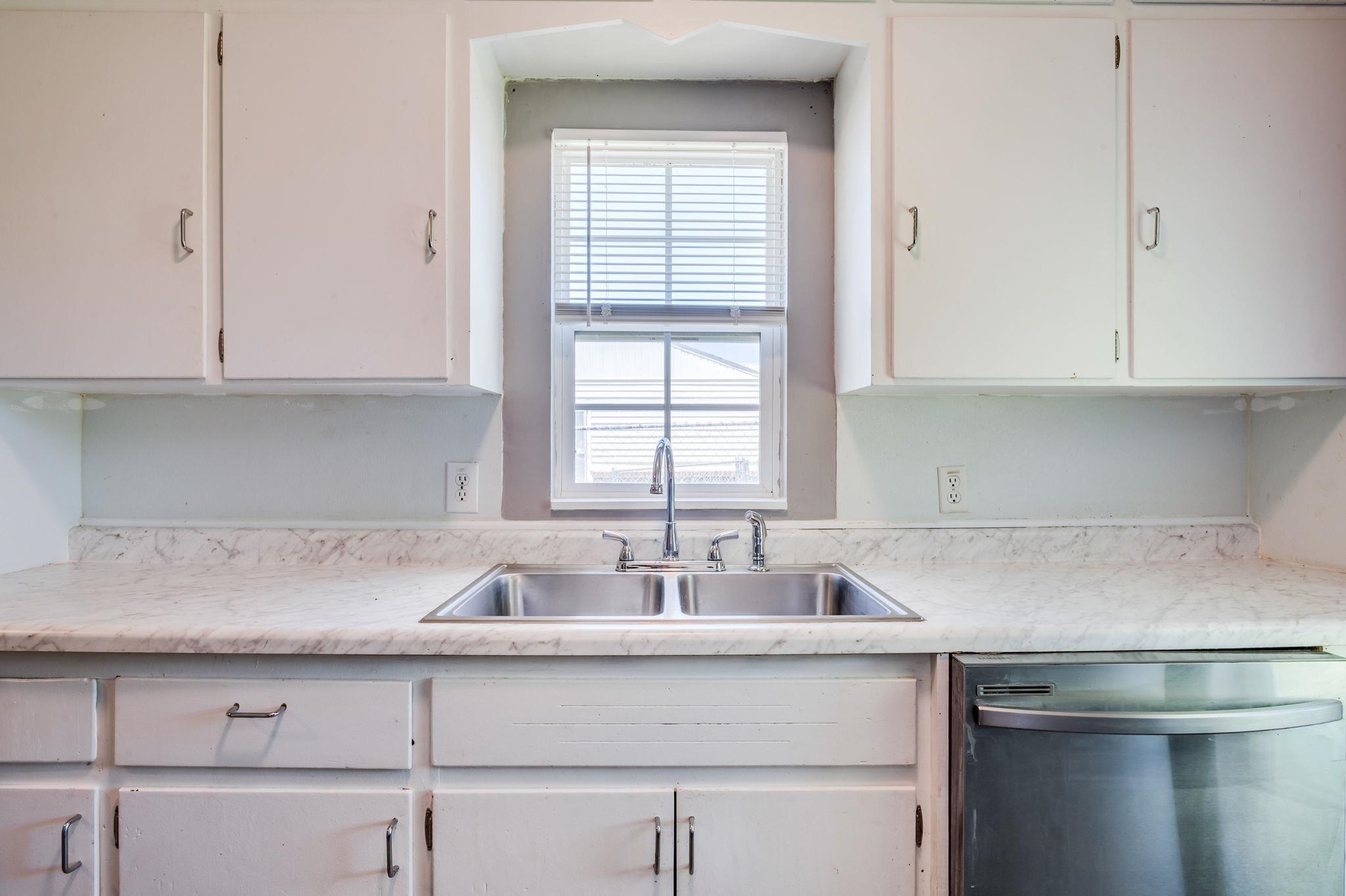 2518 N Grove St Property Photo 12